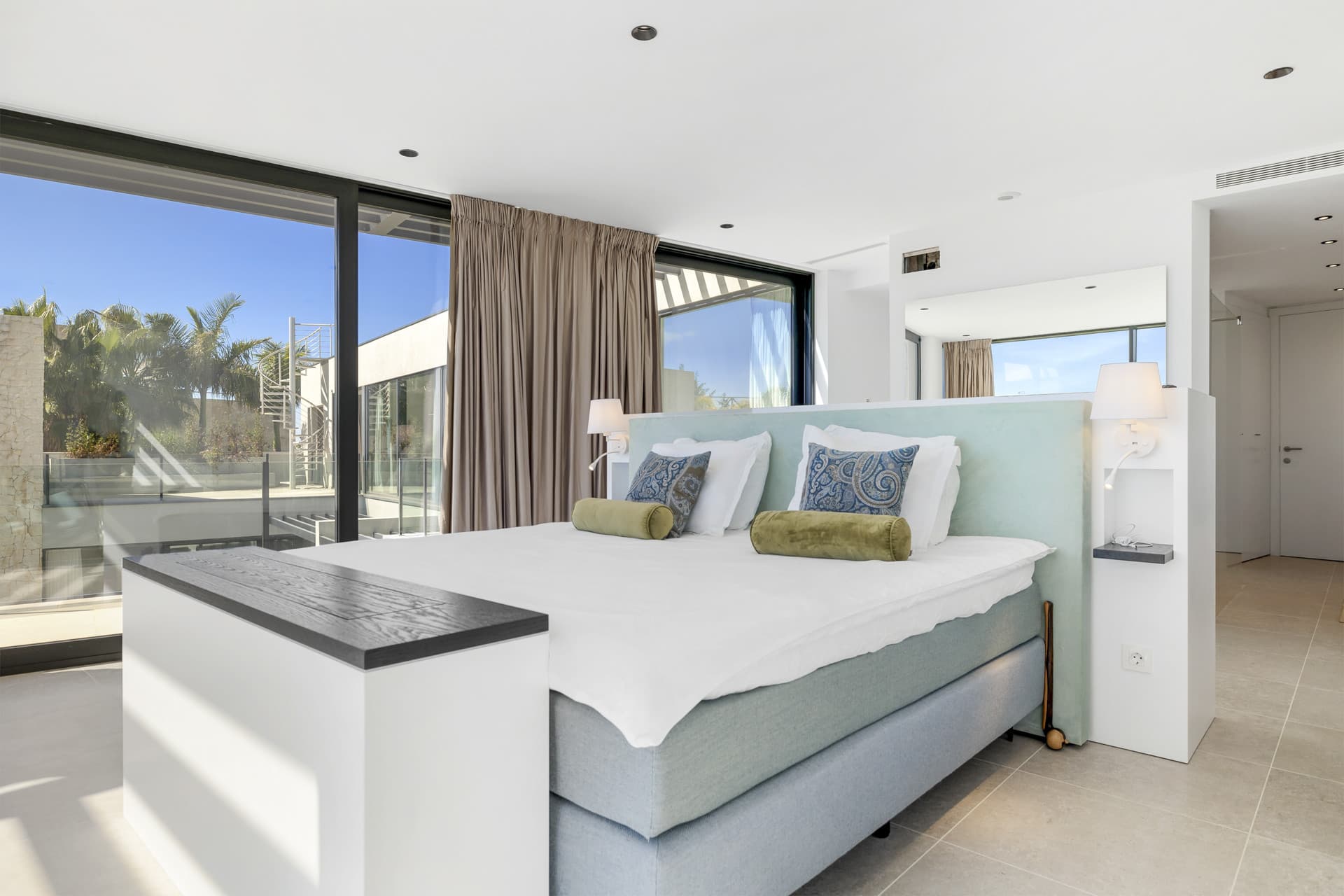 Villa Aqua is a newly built, luxury contemporary villa located in the highly sought-after urbanization of La Alquería, B