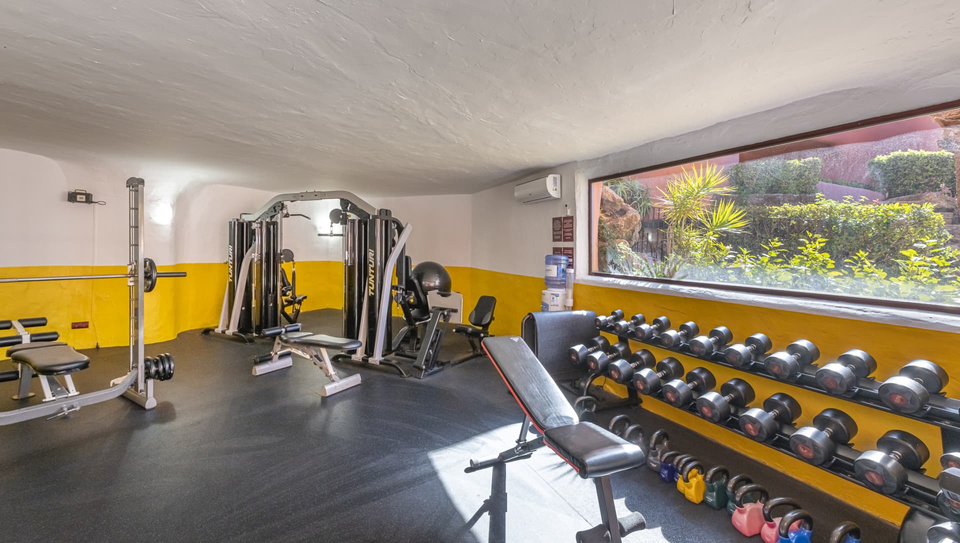 Located in the exclusive beachfront community of Cabo Bermejo in Estepona, this beautifully renovated ground-floor apart