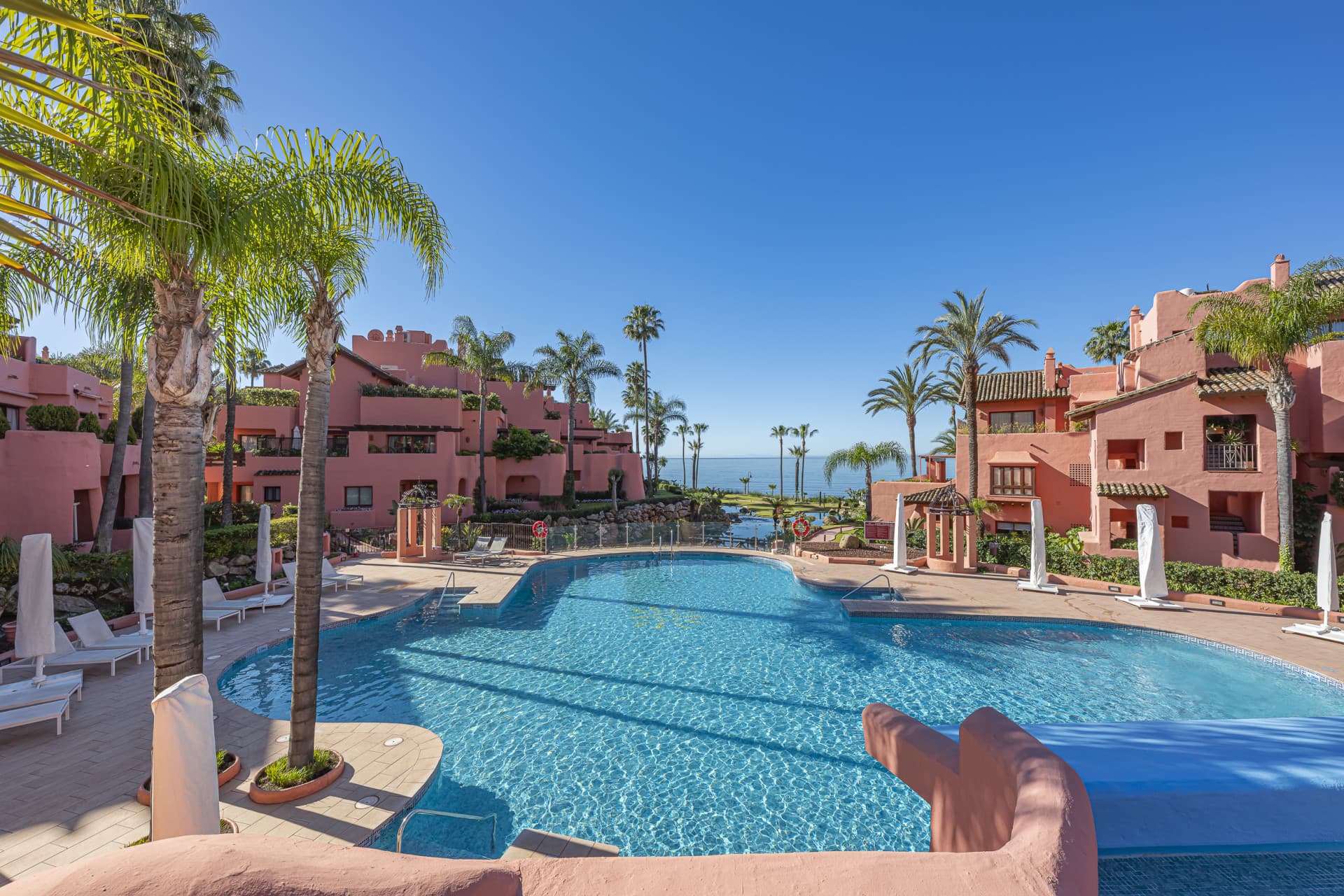 Located in the exclusive beachfront community of Cabo Bermejo in Estepona, this beautifully renovated ground-floor apart