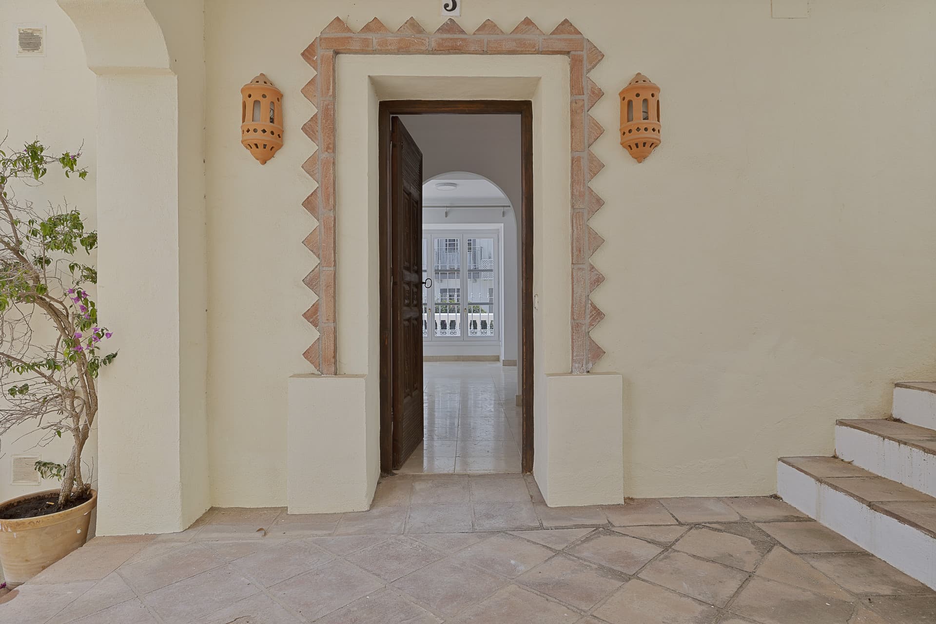Nestled in the picturesque village of La Perla de la Heredia, along the renowned Ronda Road, this charming 3-bedroom tow