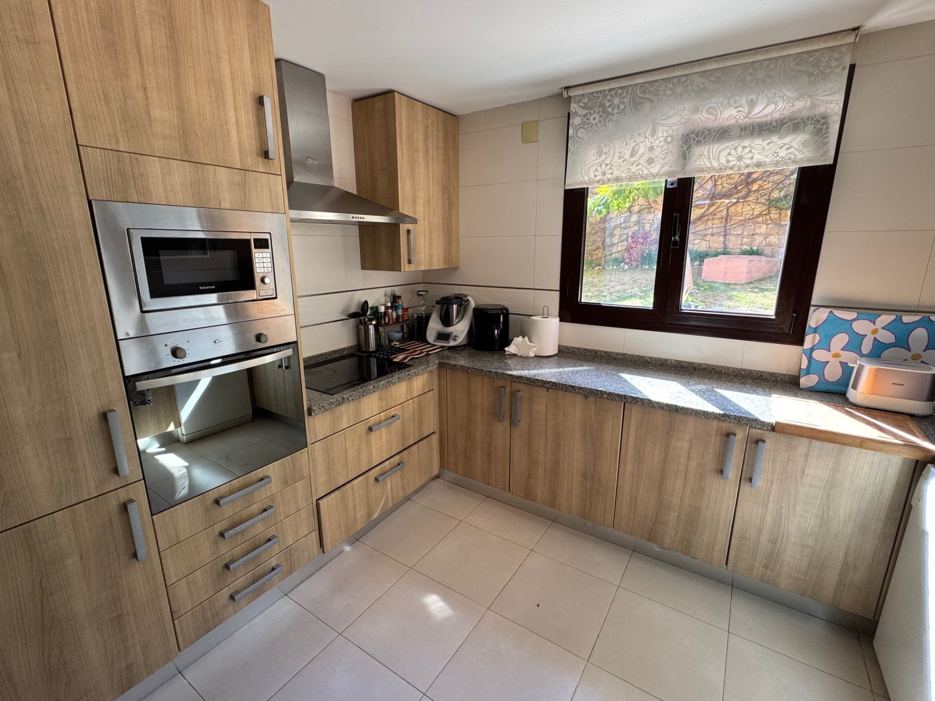 Spacious Corner Townhouse in Las Villas de Santa Maria, Estepona West Located in a residential area, urb Las Villas de S