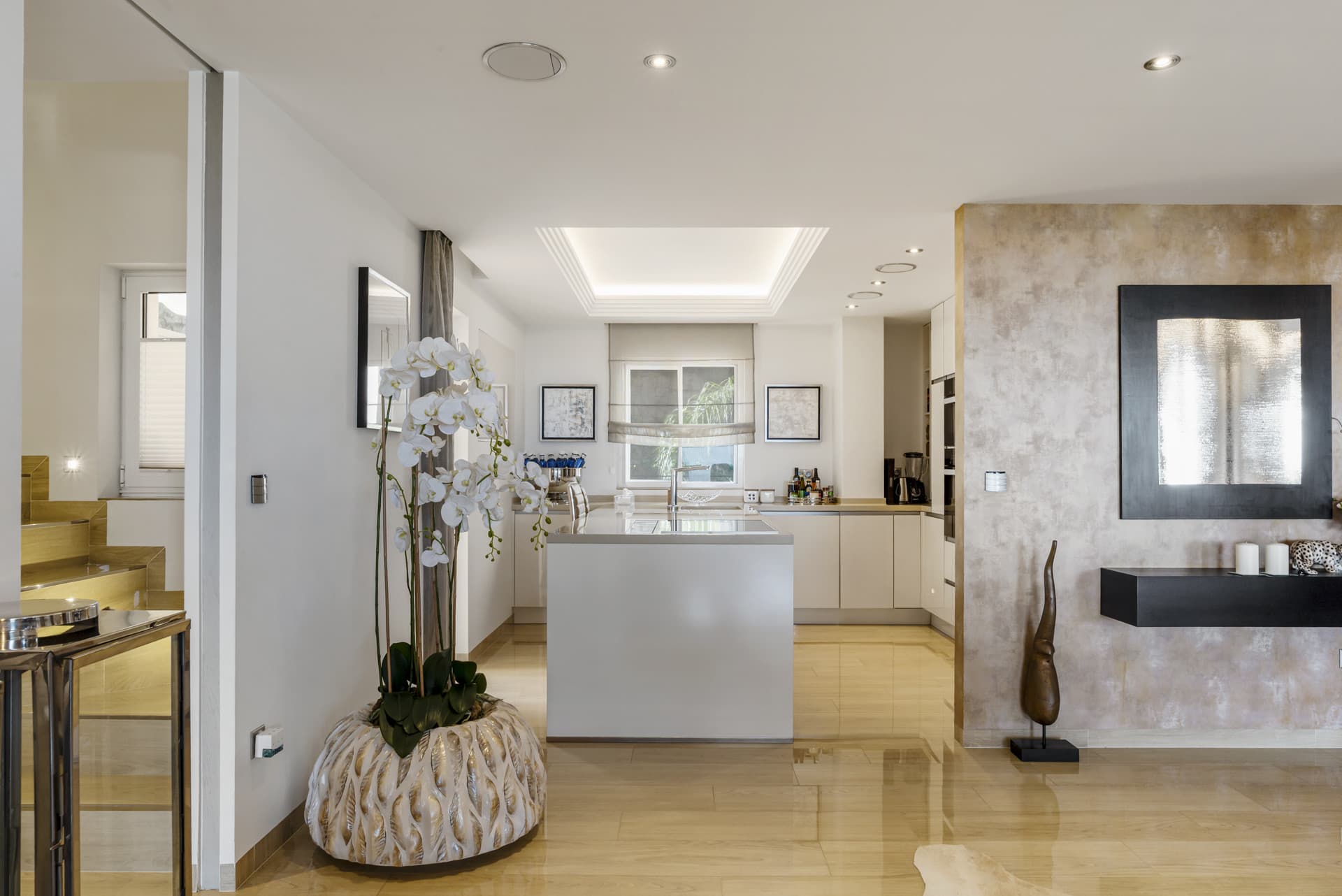 Located in the exclusive and tranquil gated community of Los Almendros, this outstanding south-facing duplex penthouse o
