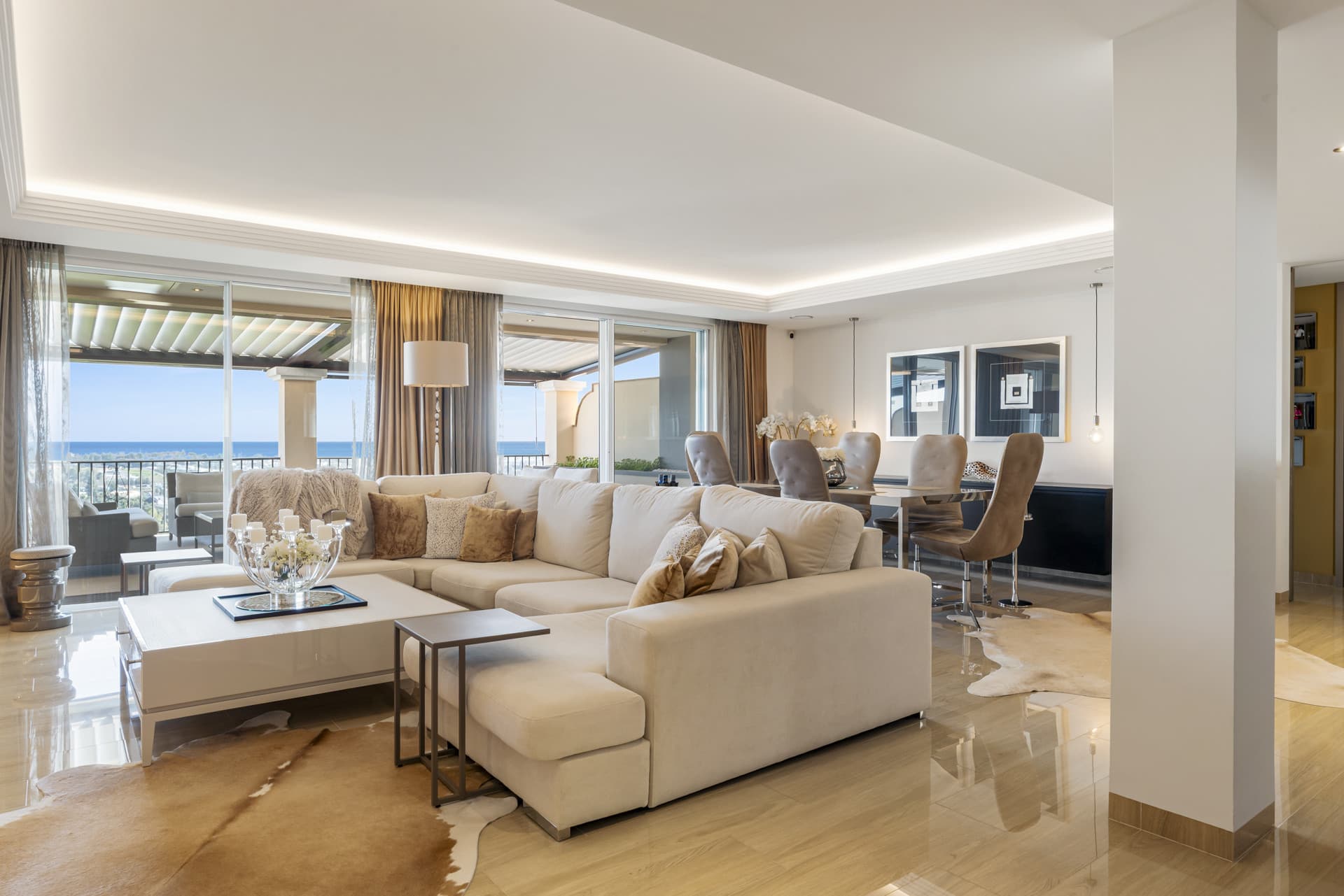 Located in the exclusive and tranquil gated community of Los Almendros, this outstanding south-facing duplex penthouse o