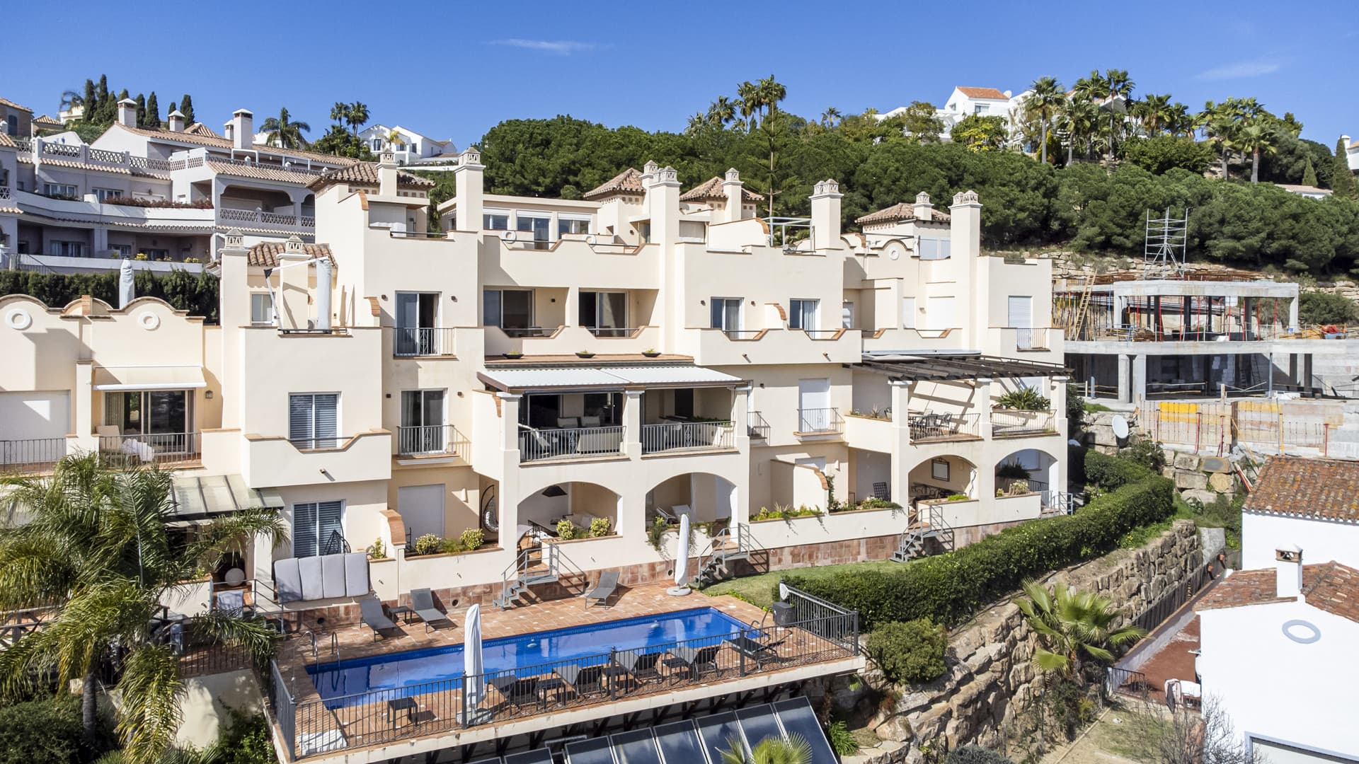 Located in the exclusive and tranquil gated community of Los Almendros, this outstanding south-facing duplex penthouse o