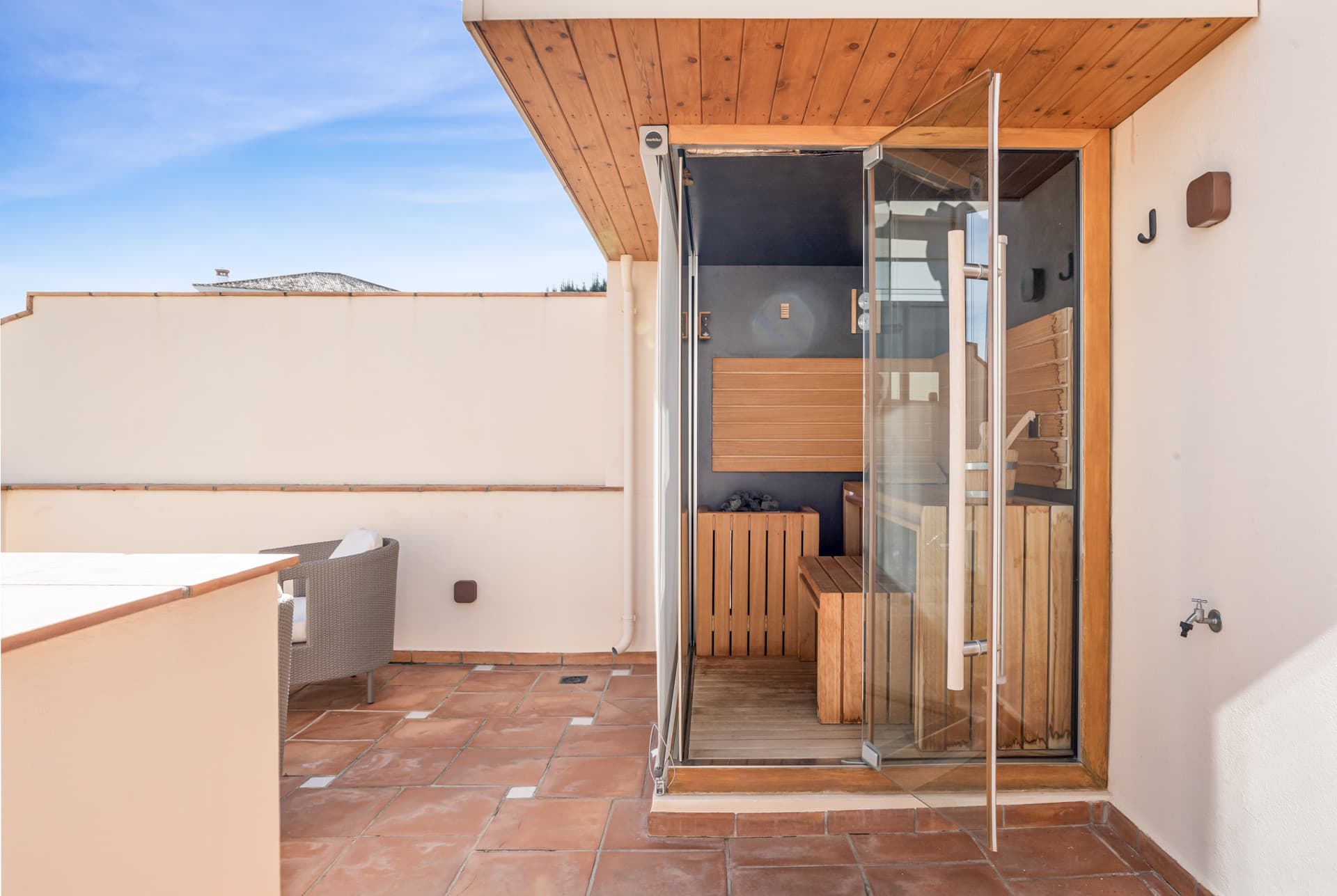 Located in the exclusive and tranquil gated community of Los Almendros, this outstanding south-facing duplex penthouse o