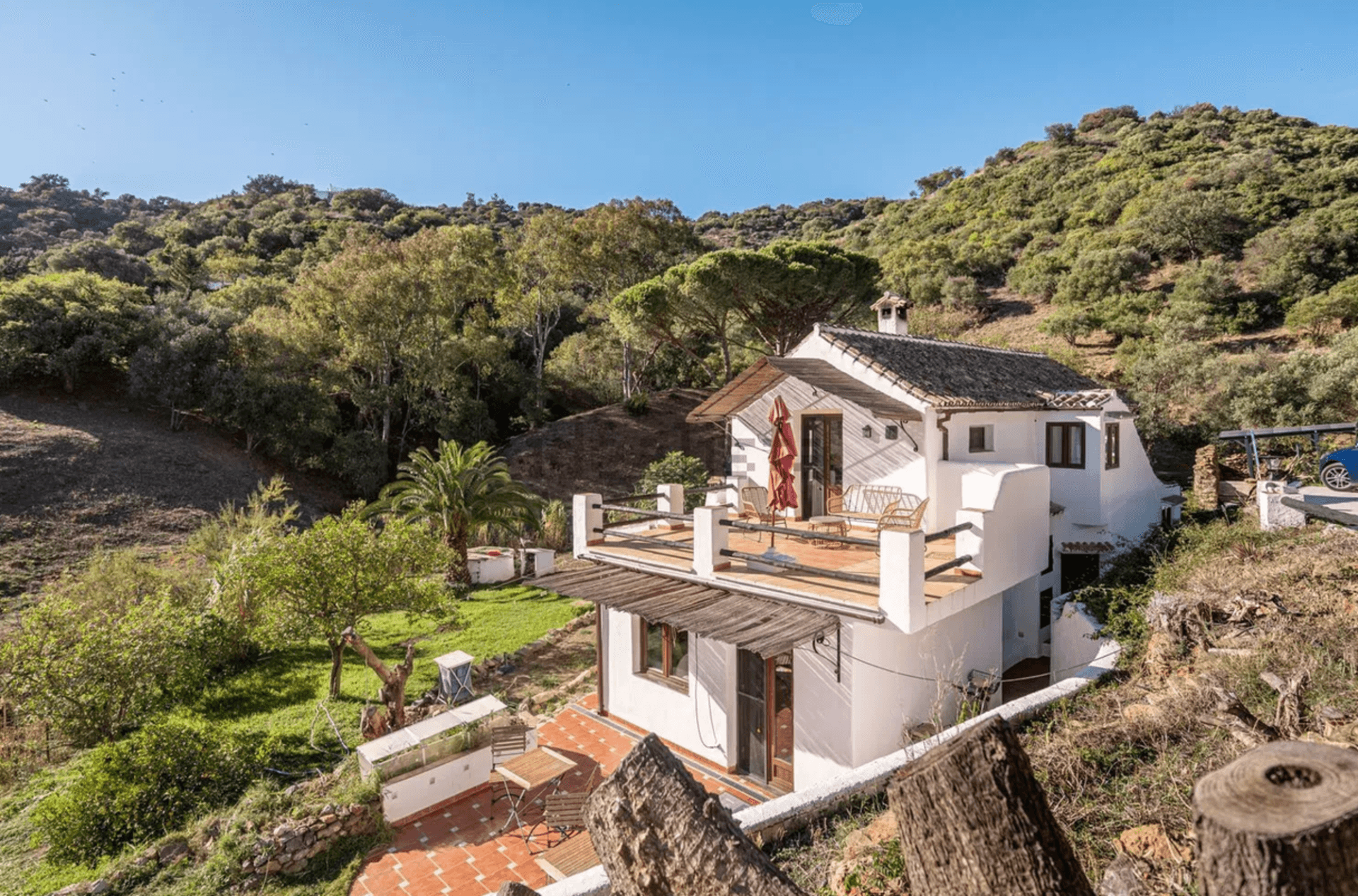 An Andalusian life of sun, serenity and authenticity in Casares This beautiful Andalusian country house, recently renova