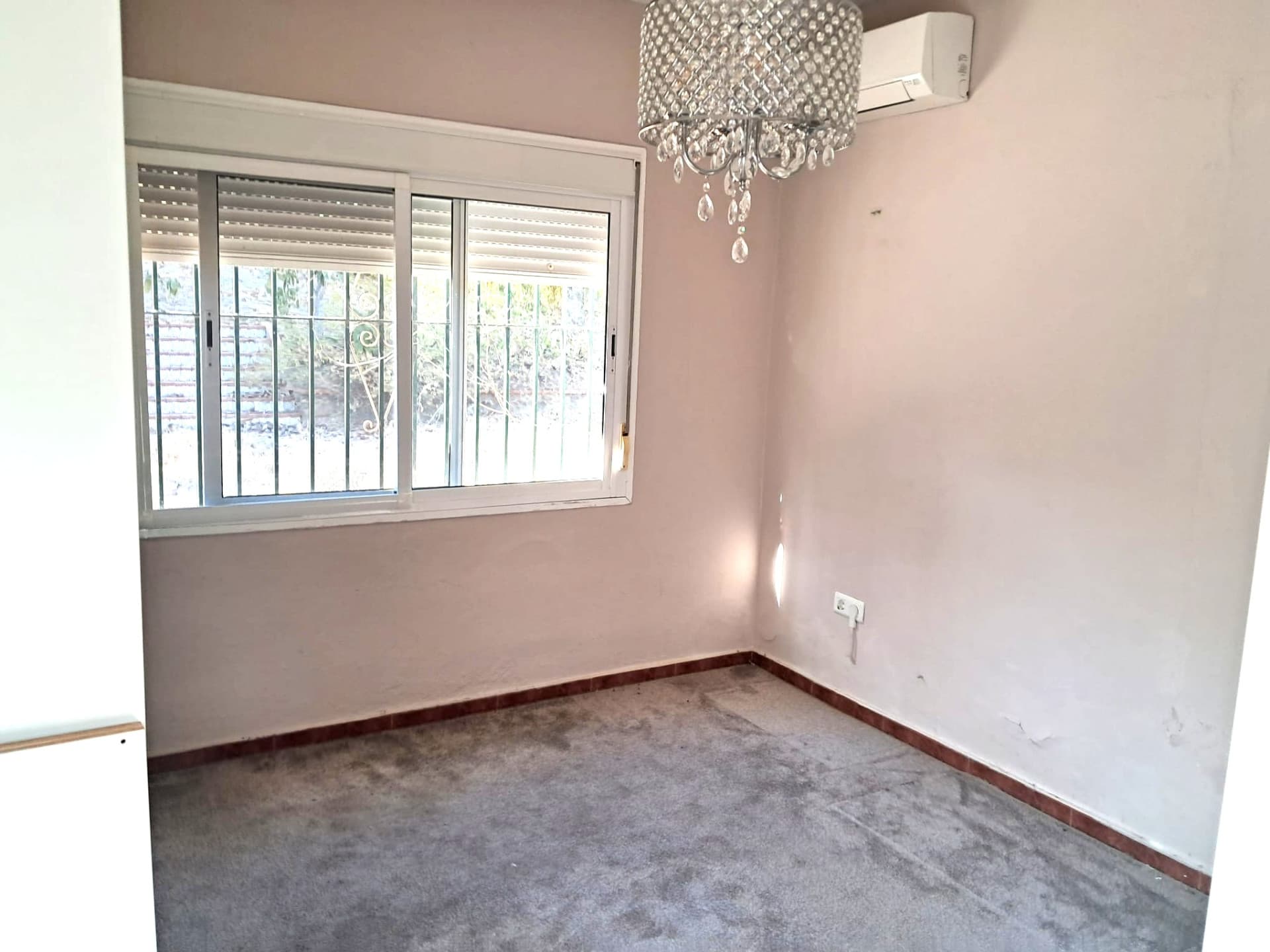 Located in one of the most established and sought-after residential areas of the New Golden Mile, this detached villa re