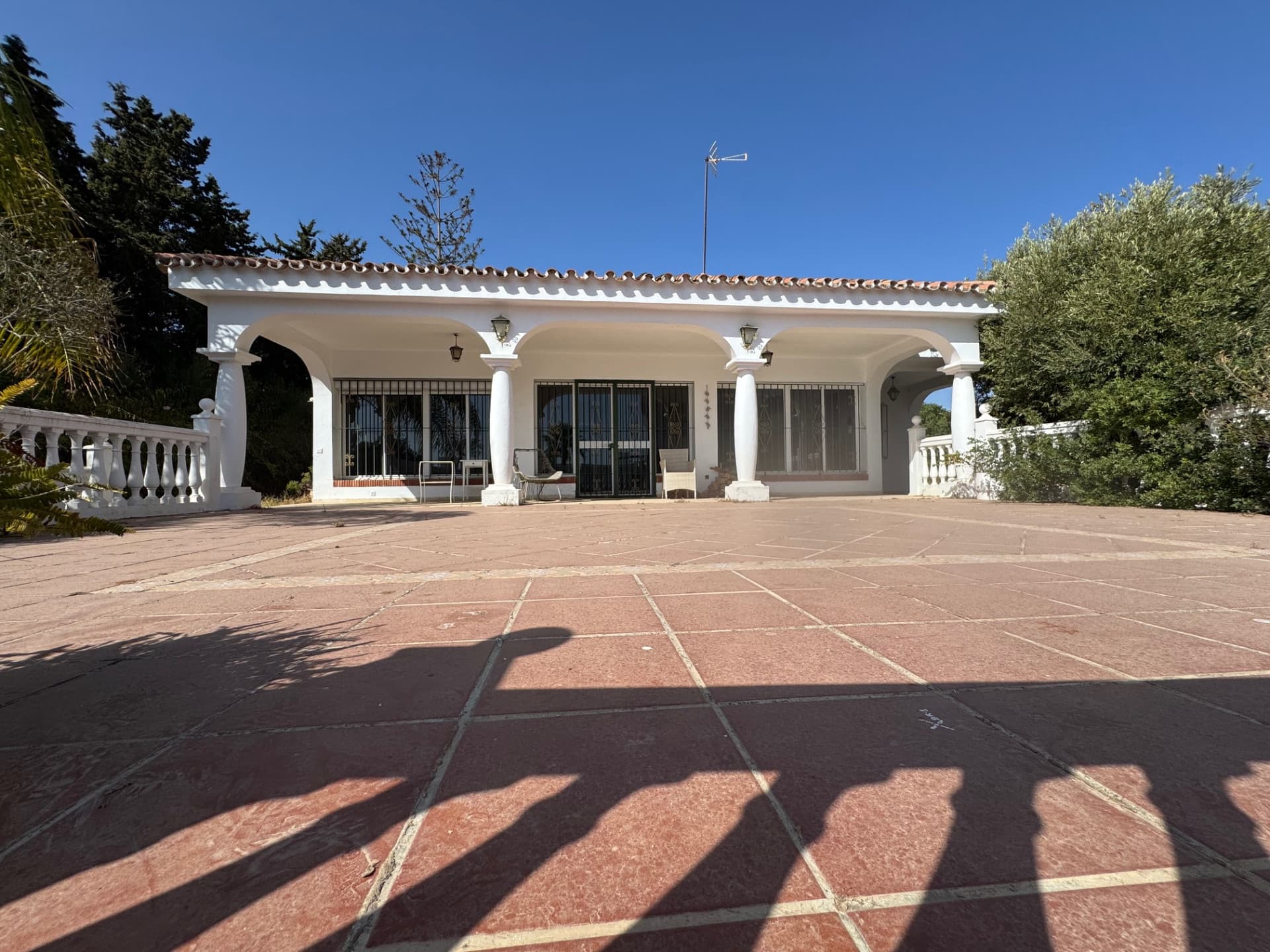 Located in one of the most established and sought-after residential areas of the New Golden Mile, this detached villa re