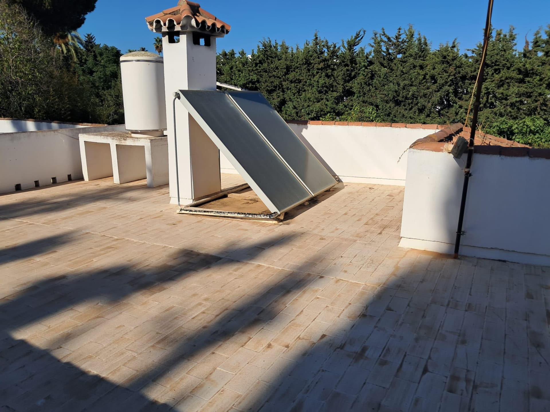 Located in one of the most established and sought-after residential areas of the New Golden Mile, this detached villa re