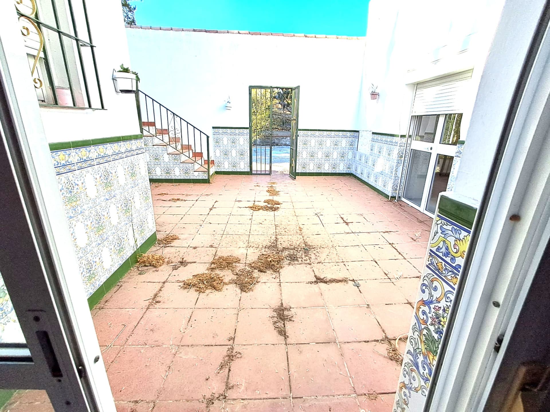 Located in one of the most established and sought-after residential areas of the New Golden Mile, this detached villa re