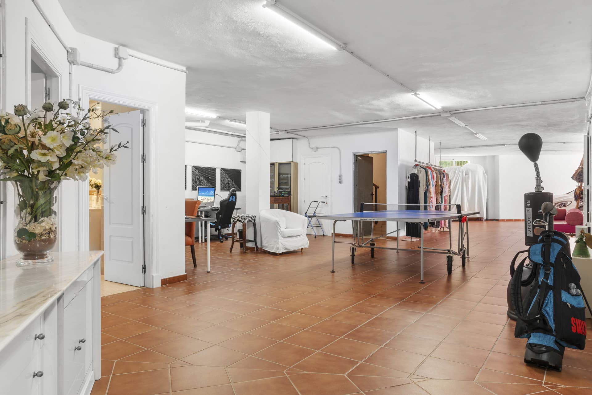 Large Andalusian villa with sea view in Paraiso Alto This villa with sea view is nestled in the sought-after area of Par