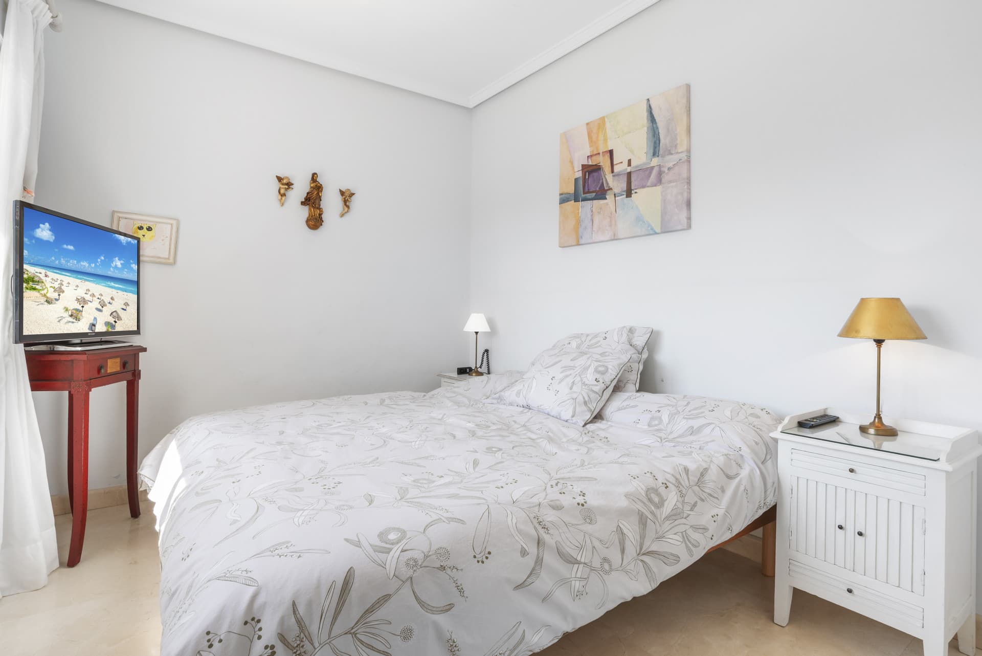 Large Andalusian villa with sea view in Paraiso Alto This villa with sea view is nestled in the sought-after area of Par