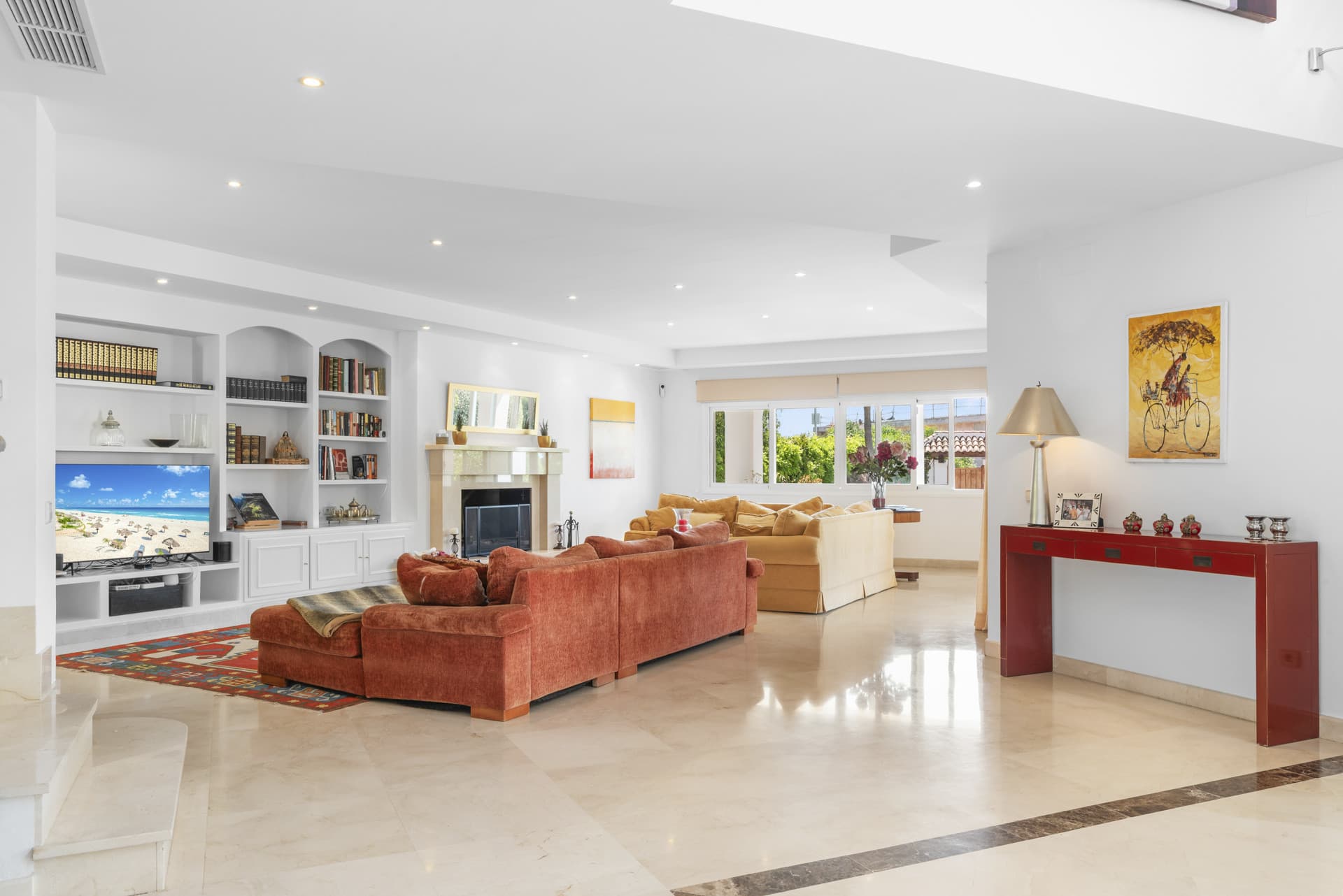 Large Andalusian villa with sea view in Paraiso Alto This villa with sea view is nestled in the sought-after area of Par