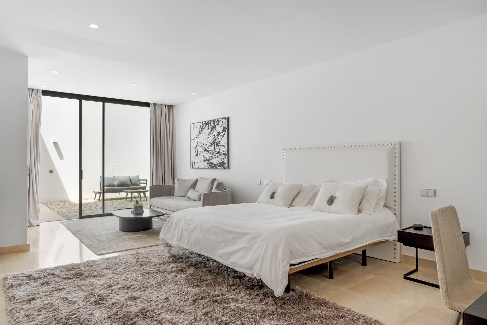 Sophisticated Villa With Panoramic Vistas and Lush Greenery Set in the prestigious enclave of La Alquería in Benahavís,