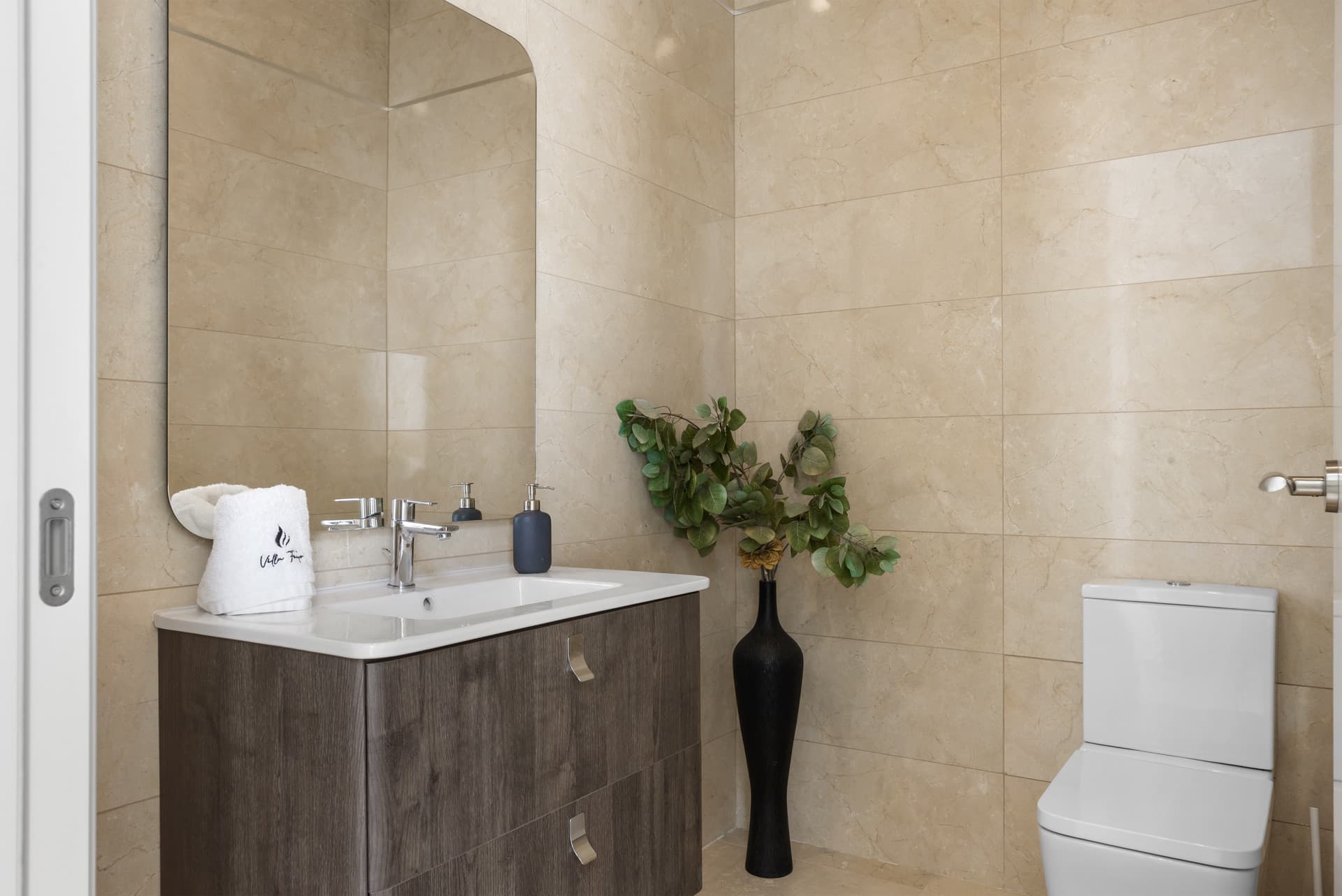 Sophisticated Villa With Panoramic Vistas and Lush Greenery Set in the prestigious enclave of La Alquería in Benahavís,