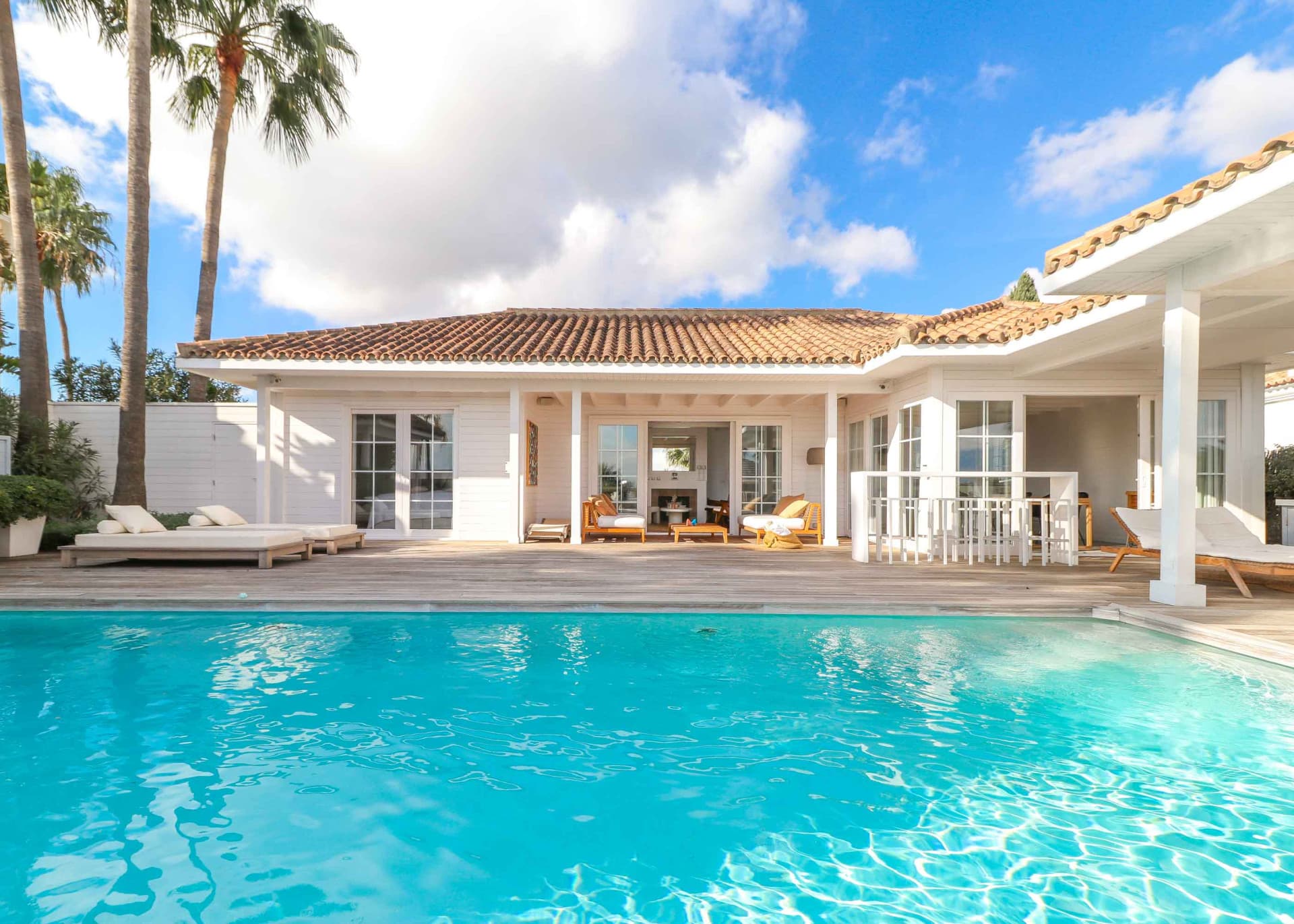 Discover timeless elegance in this unique villa, ideally located in the tranquil residential area of La Alquería, Nueva