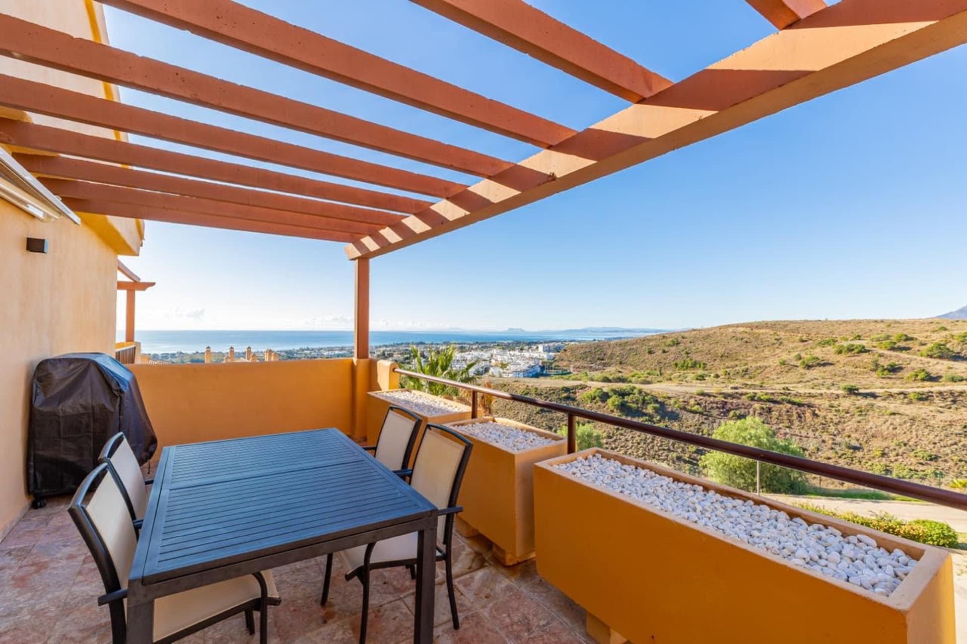 This elegant penthouse combines spacious interiors, breathtaking panoramic views and modern comfort to create an excepti