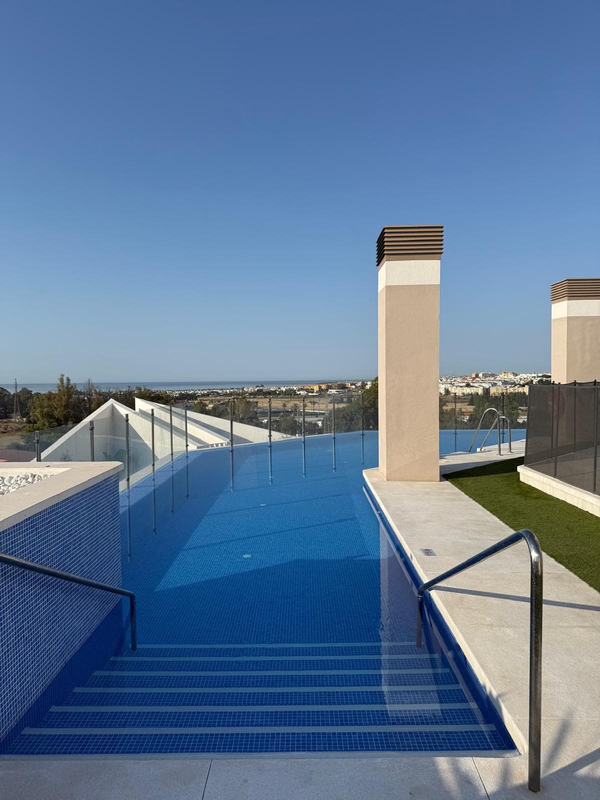 This elegant, contemporary apartment offers an excellent blend of comfort, design, and functionality within a modern res