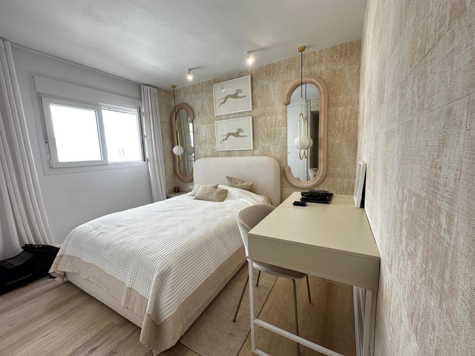 This elegant, contemporary apartment offers an excellent blend of comfort, design, and functionality within a modern res