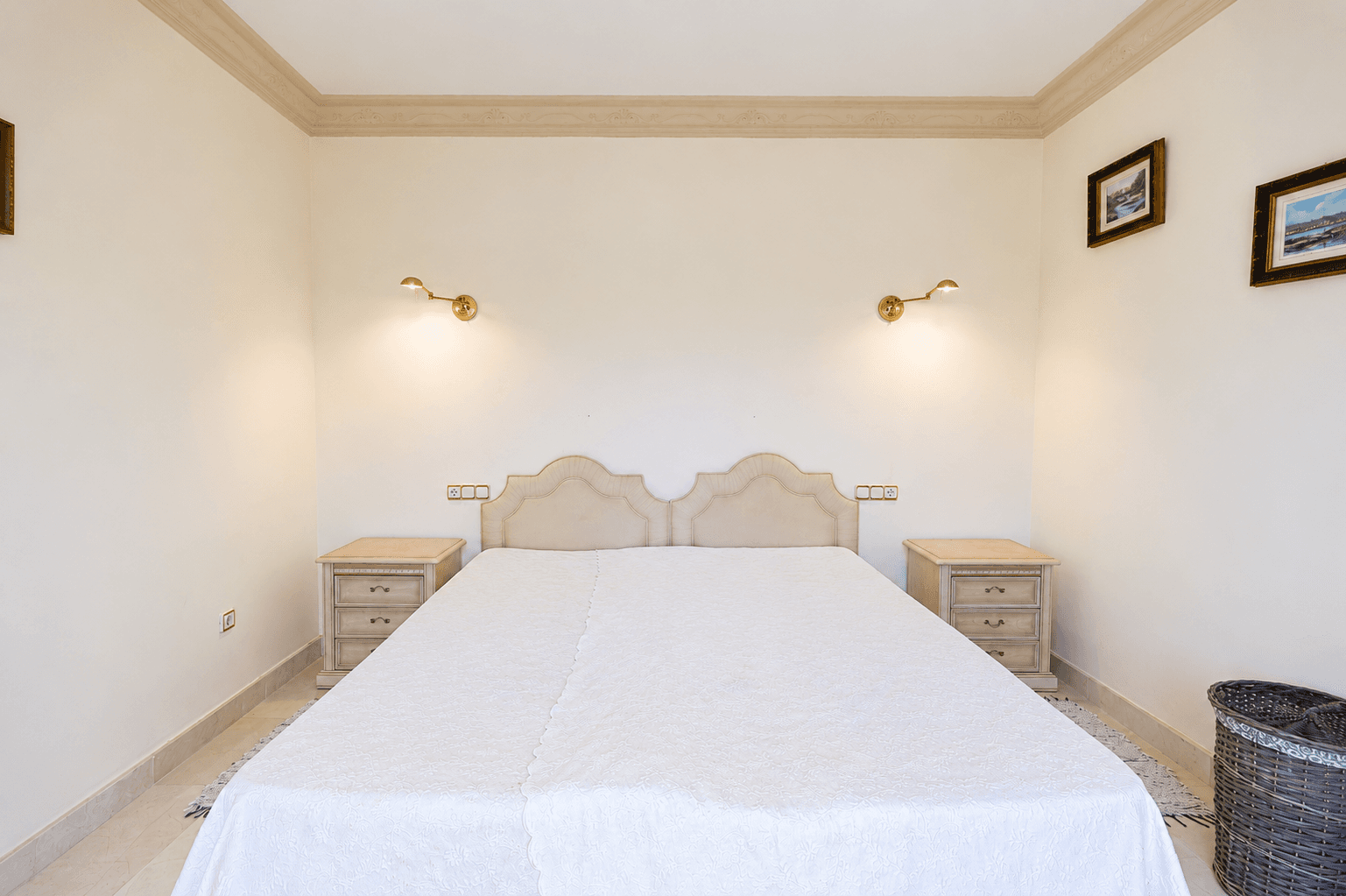 Situated in the sought-after area of La Quinta, just minutes from the Westin Hotel and its renowned La Quinta golf cours