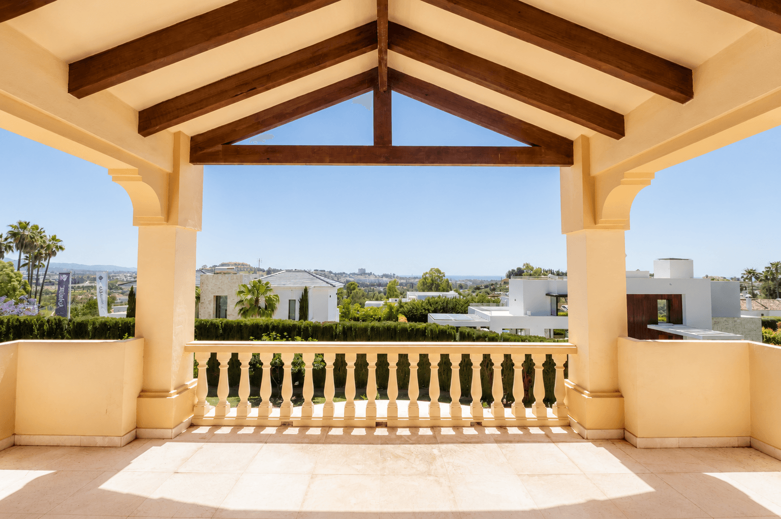 Situated in the sought-after area of La Quinta, just minutes from the Westin Hotel and its renowned La Quinta golf cours