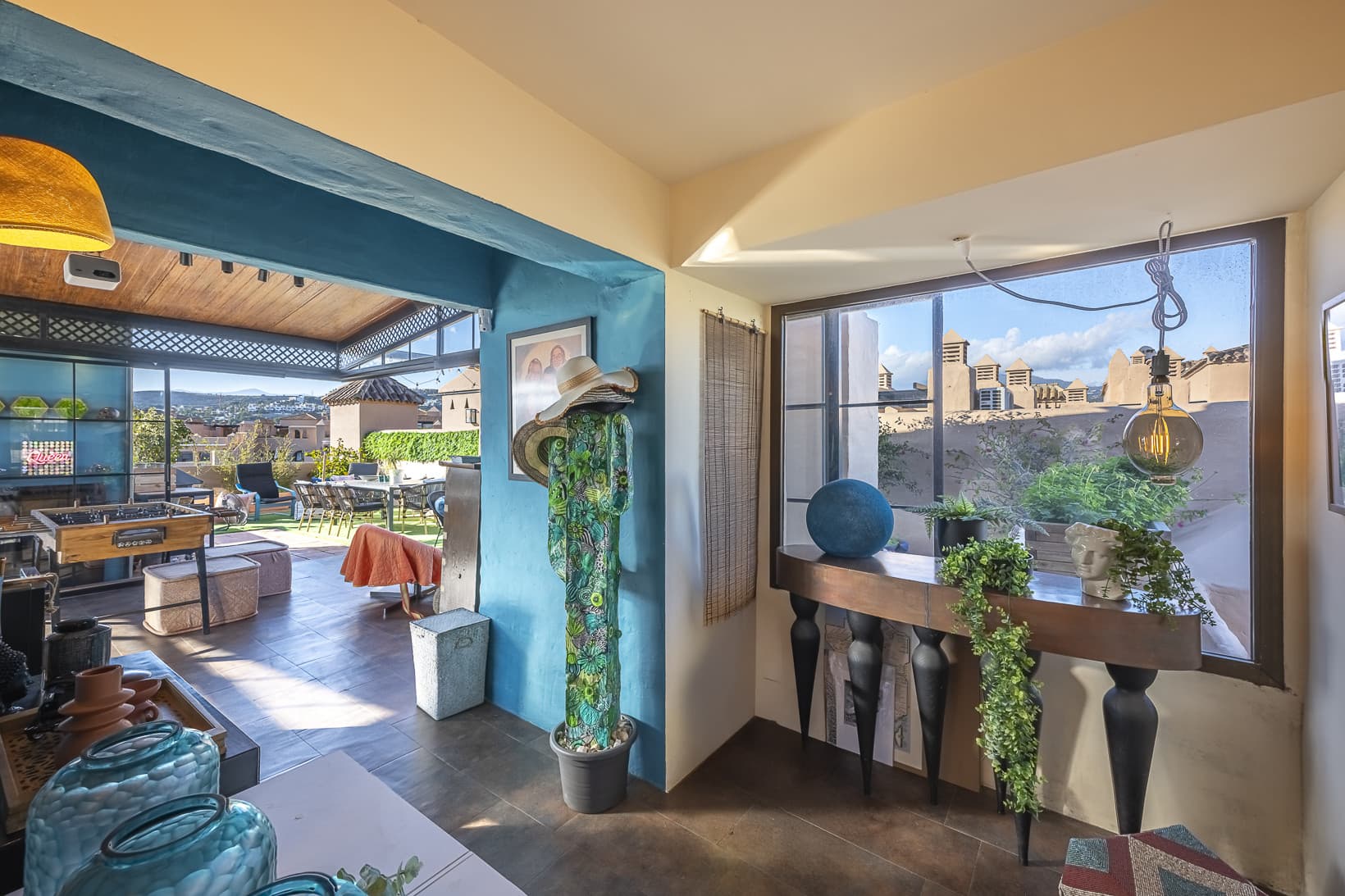 Located in the prestigious La Cartuja residential complex, one of the most established and private communities on the Ne