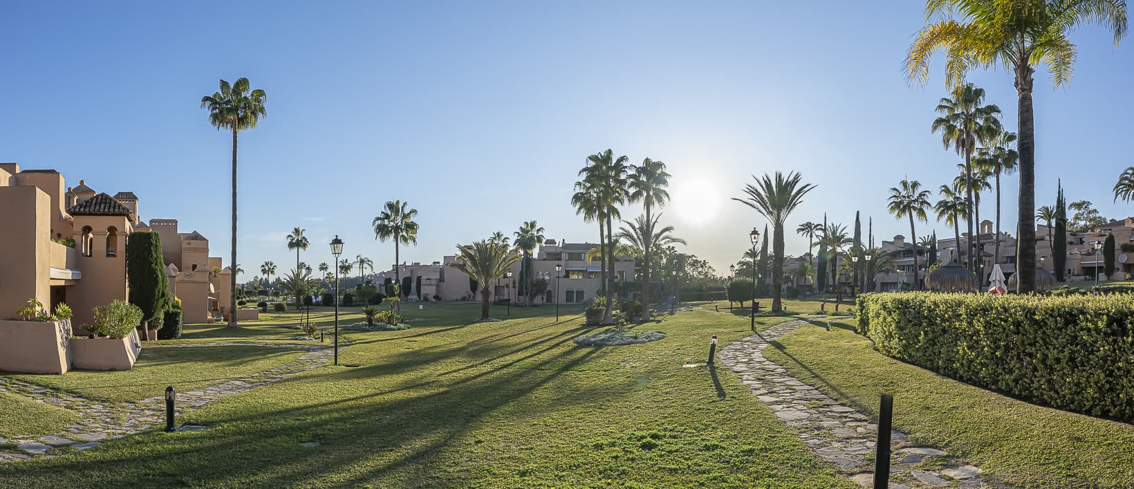 Located in the prestigious La Cartuja residential complex, one of the most established and private communities on the Ne