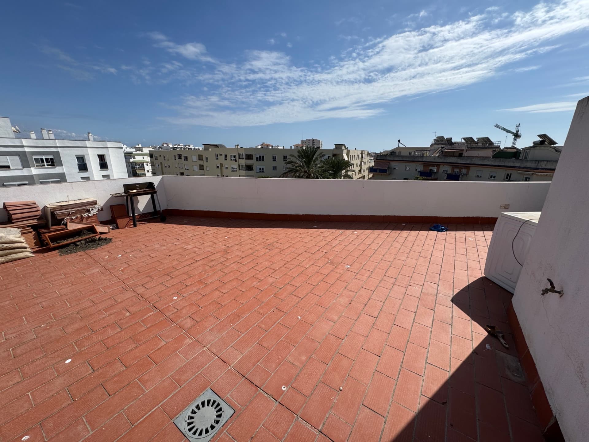 Exclusive 4-Bedroom Penthouse with Expansive Terrace and Private Solarium in the Prestigious Carlos Cano Area, Estepona