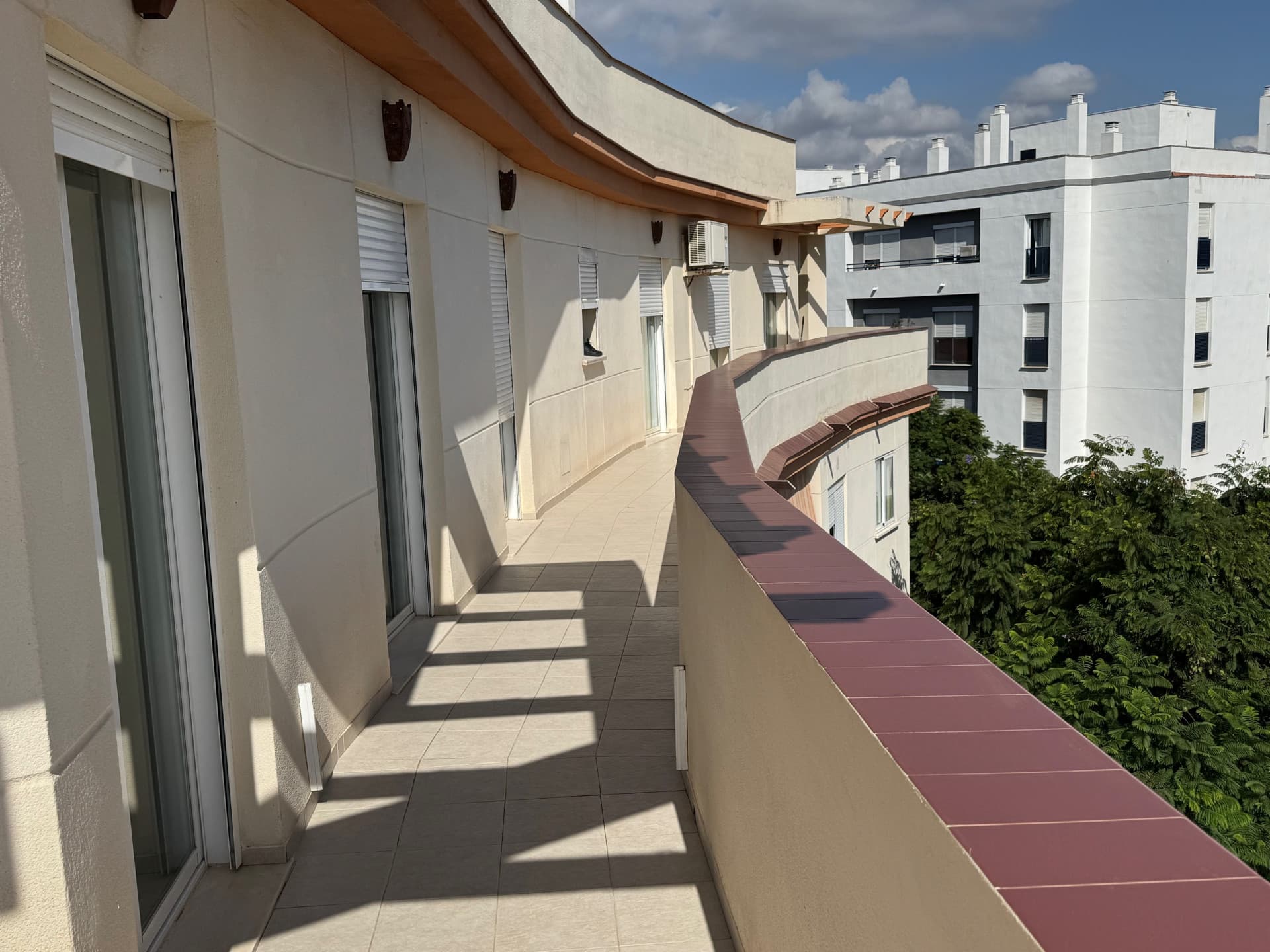 Exclusive 4-Bedroom Penthouse with Expansive Terrace and Private Solarium in the Prestigious Carlos Cano Area, Estepona