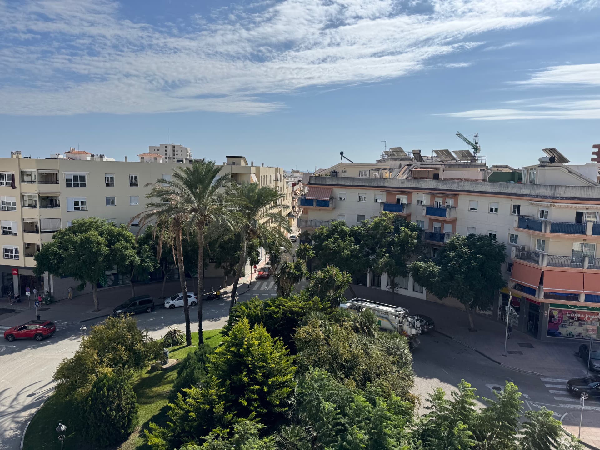 Exclusive 4-Bedroom Penthouse with Expansive Terrace and Private Solarium in the Prestigious Carlos Cano Area, Estepona