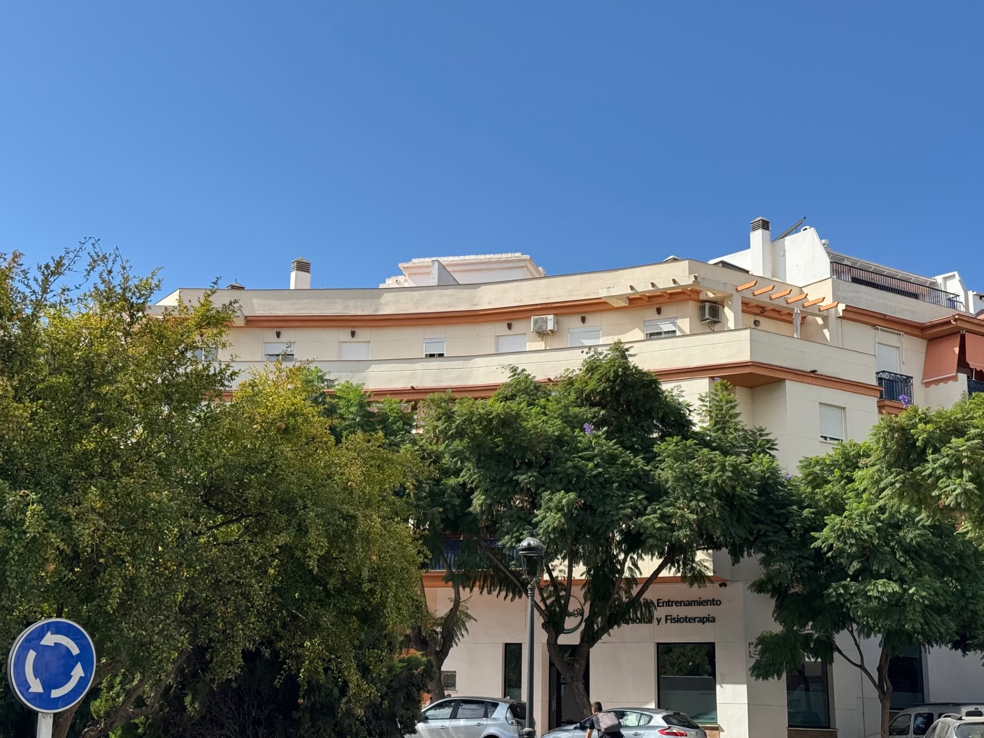 Exclusive 4-Bedroom Penthouse with Expansive Terrace and Private Solarium in the Prestigious Carlos Cano Area, Estepona