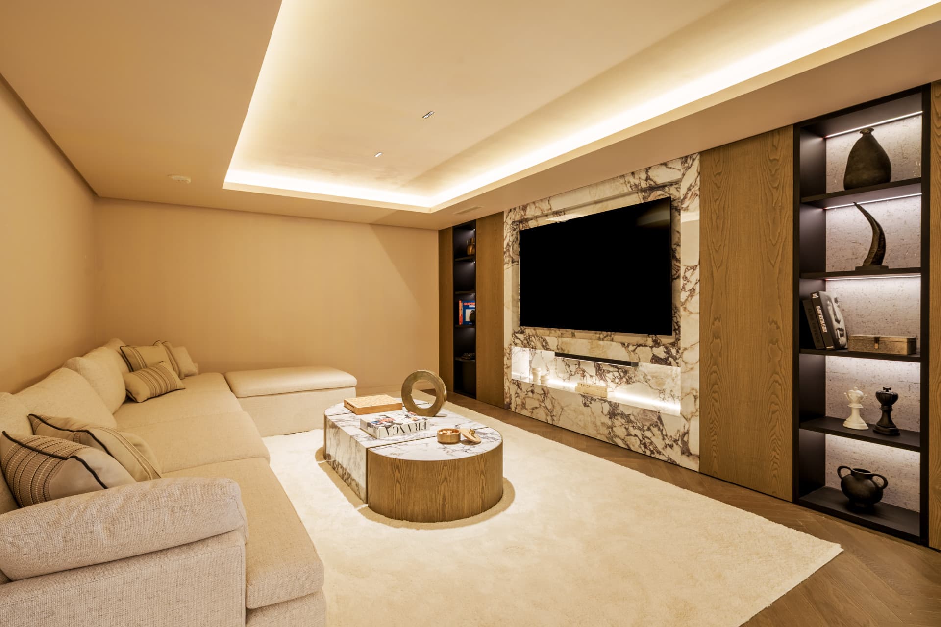 Located in the prestigious heart of Las Brisas, in Nueva Andalucía, Villa Las Palmeras represents an elegant fusion of c