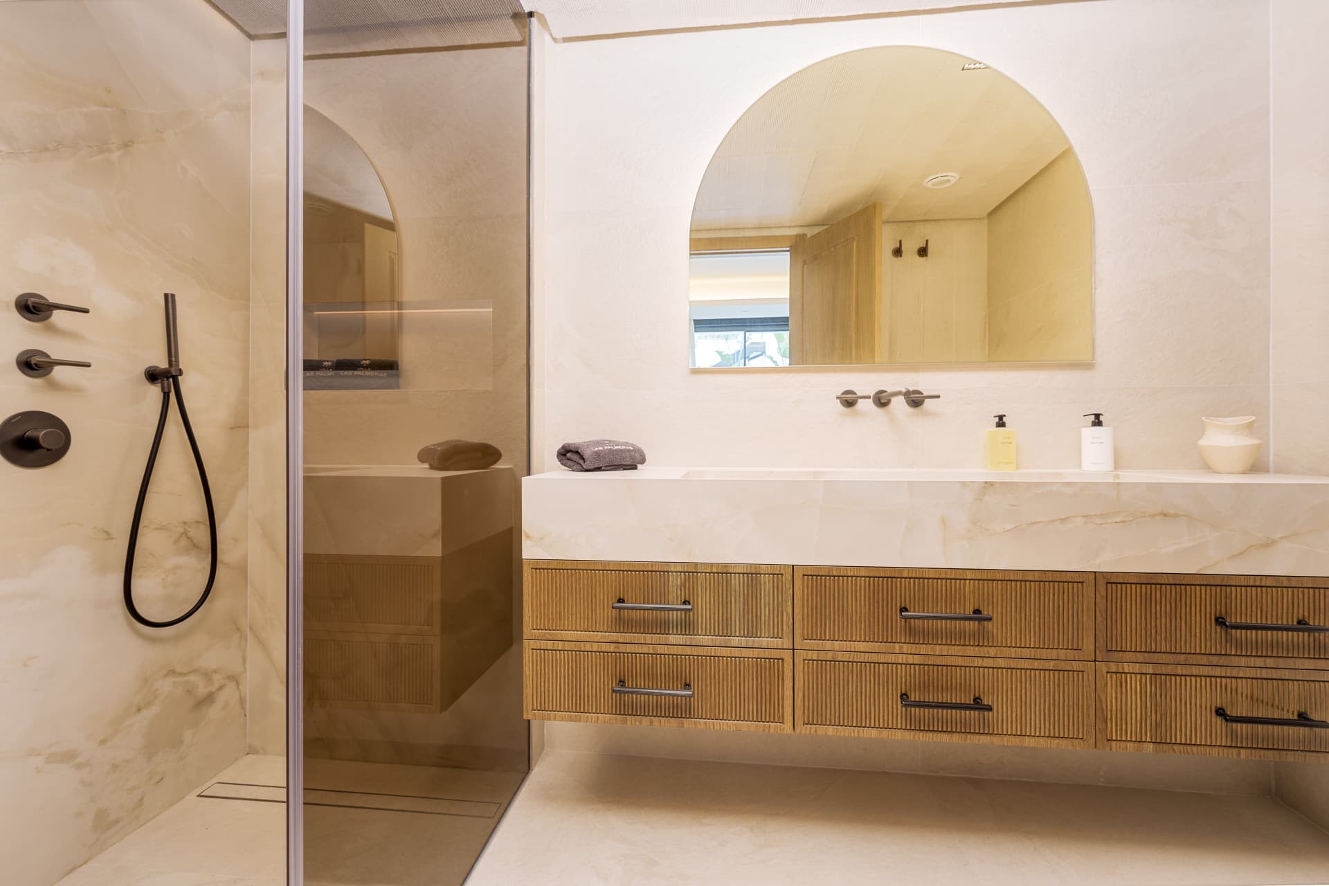 Located in the prestigious heart of Las Brisas, in Nueva Andalucía, Villa Las Palmeras represents an elegant fusion of c