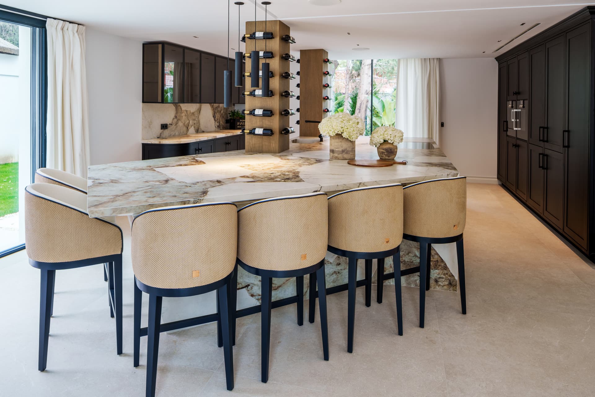Located in the prestigious heart of Las Brisas, in Nueva Andalucía, Villa Las Palmeras represents an elegant fusion of c