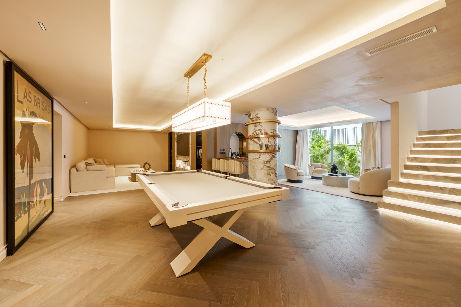 Located in the prestigious heart of Las Brisas, in Nueva Andalucía, Villa Las Palmeras represents an elegant fusion of c