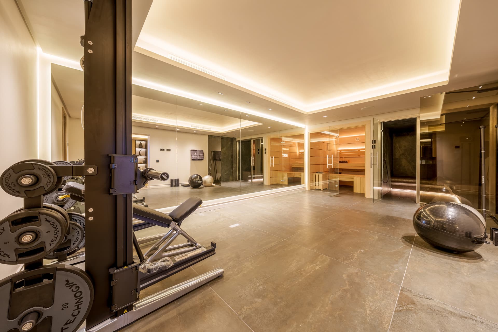 Located in the prestigious heart of Las Brisas, in Nueva Andalucía, Villa Las Palmeras represents an elegant fusion of c