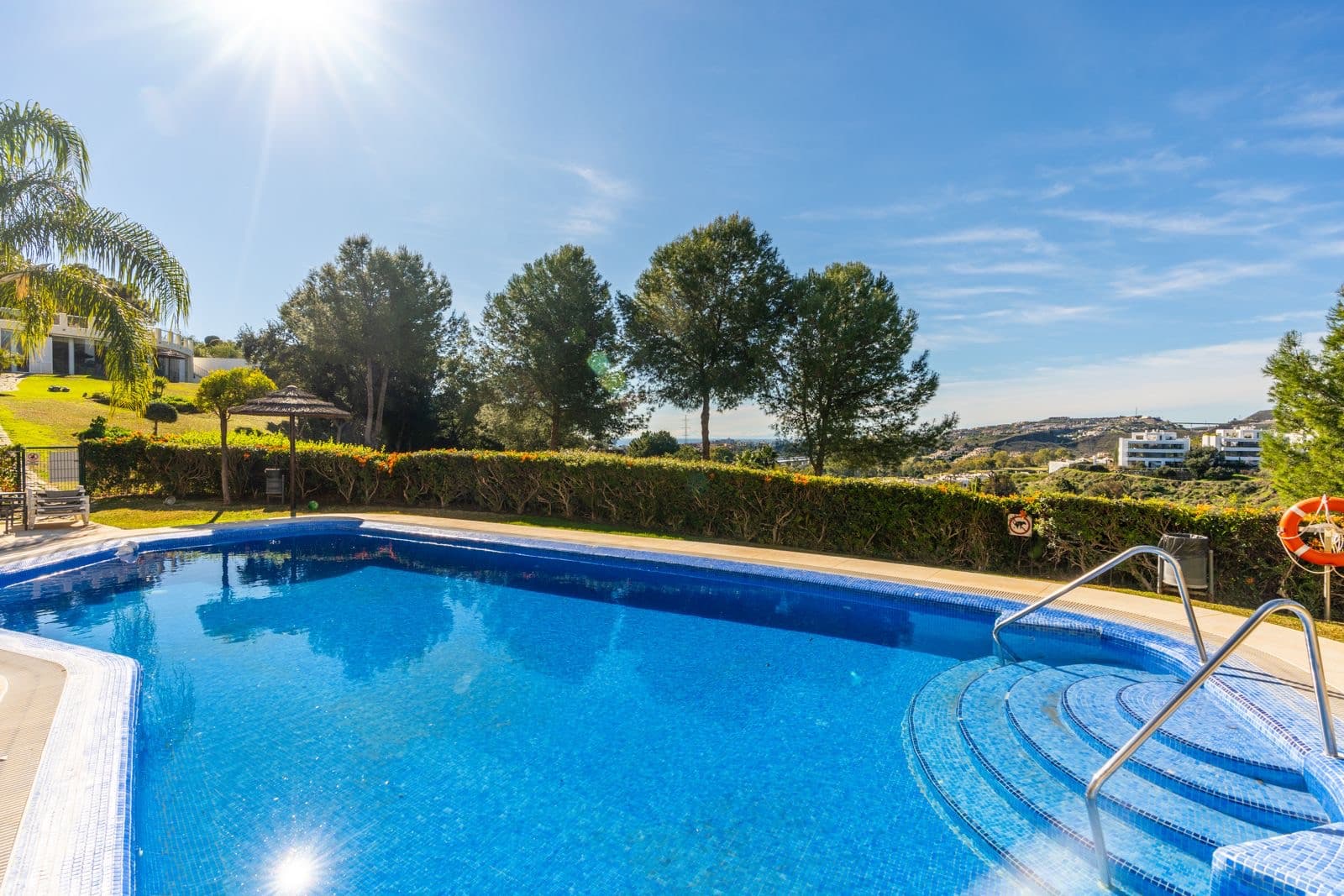 his spacious middle-floor apartment offers an exceptional combination of comfort, natural light and panoramic scenery, m