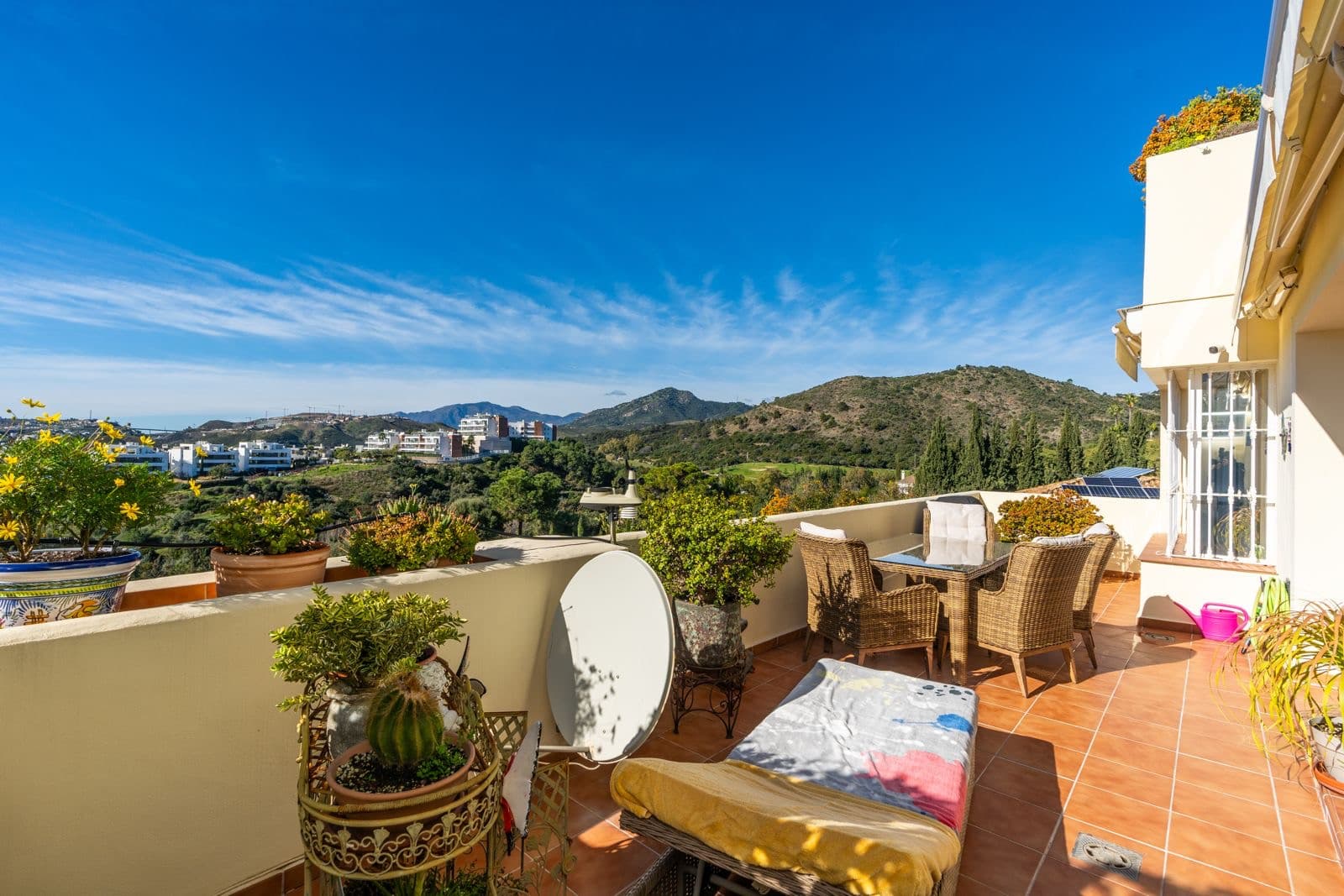 his spacious middle-floor apartment offers an exceptional combination of comfort, natural light and panoramic scenery, m