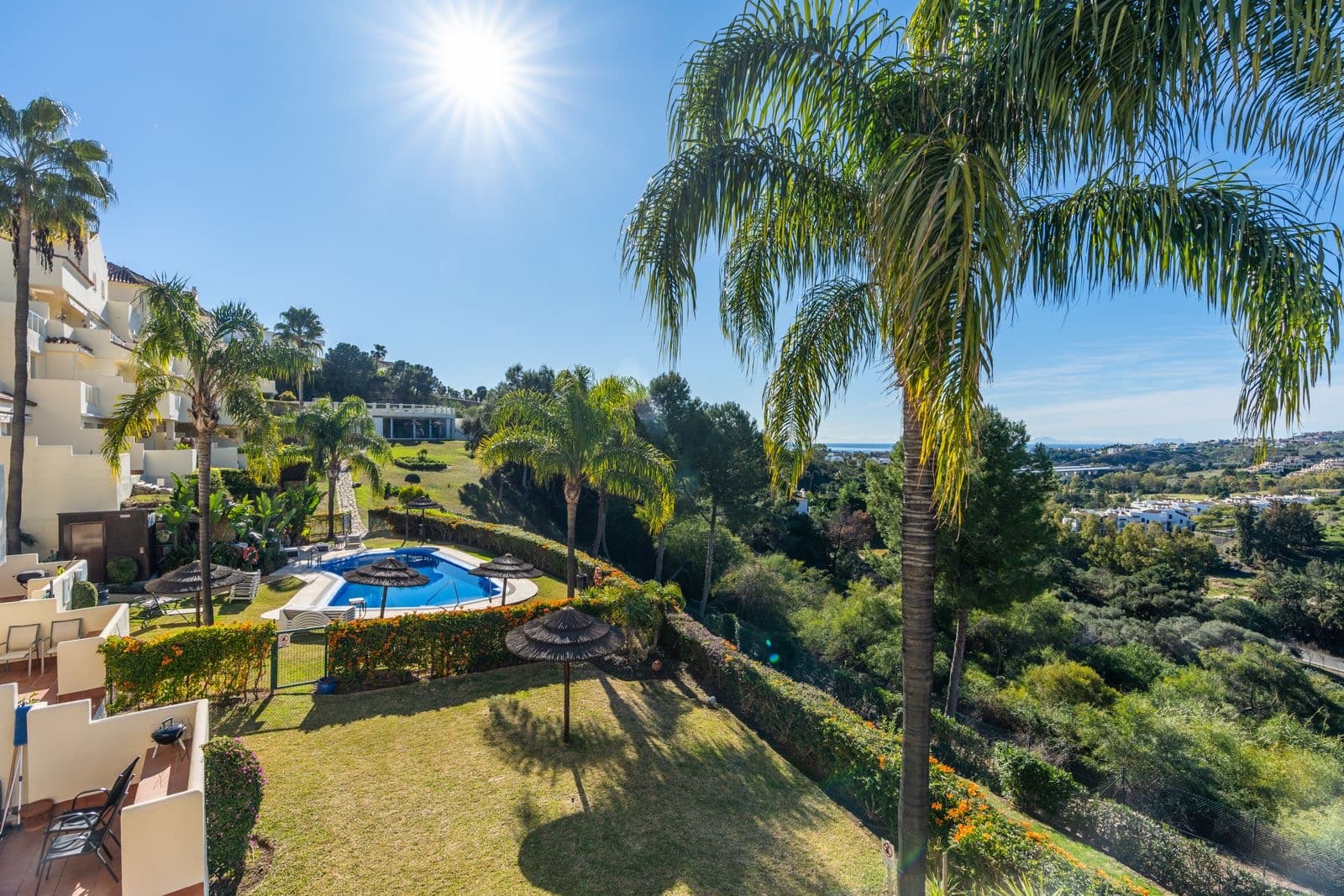 his spacious middle-floor apartment offers an exceptional combination of comfort, natural light and panoramic scenery, m