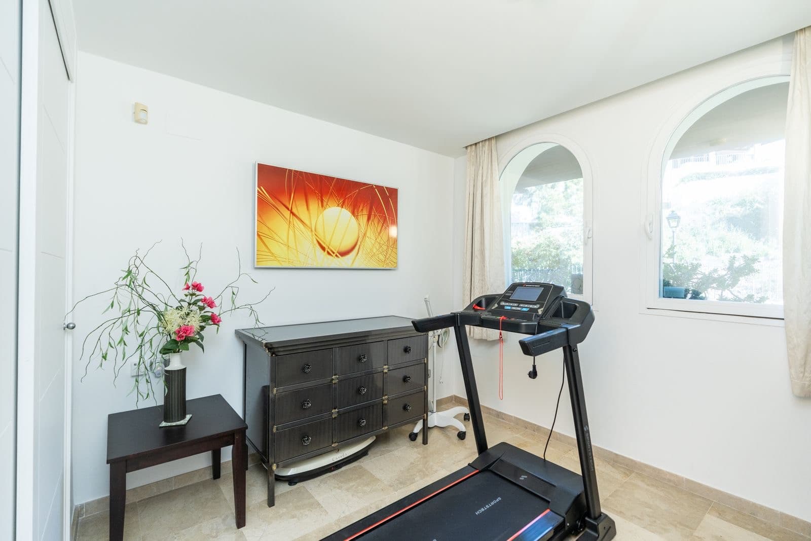 his spacious middle-floor apartment offers an exceptional combination of comfort, natural light and panoramic scenery, m