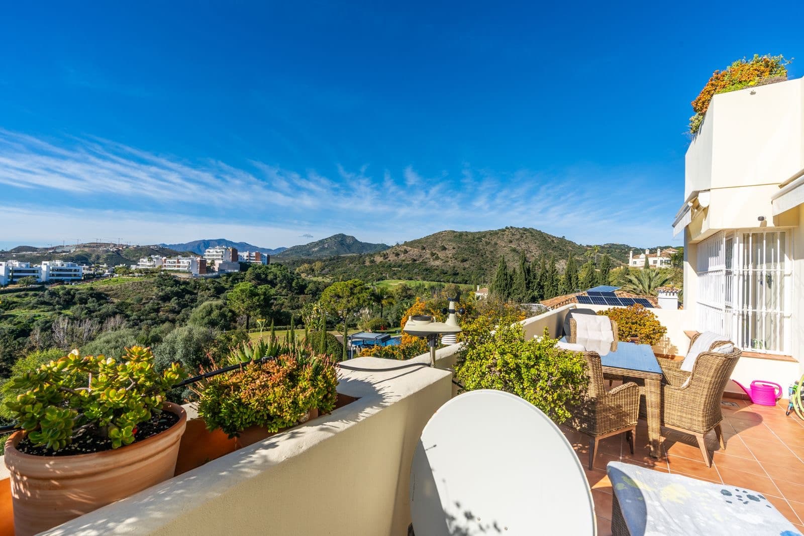his spacious middle-floor apartment offers an exceptional combination of comfort, natural light and panoramic scenery, m