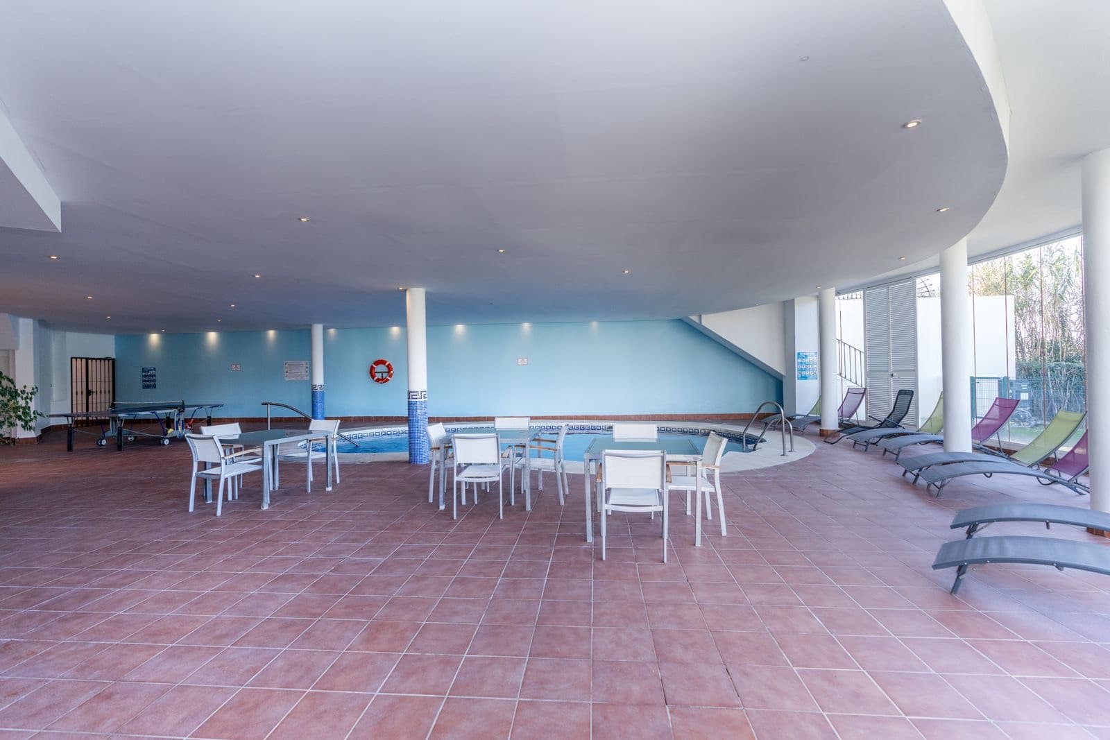 his spacious middle-floor apartment offers an exceptional combination of comfort, natural light and panoramic scenery, m