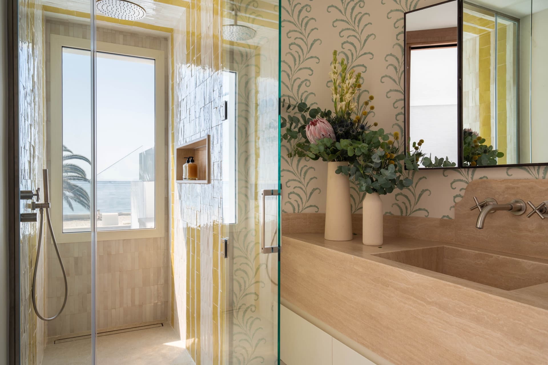 Timeless Beachfront Elegance on Marbella’s Golden Mile Built Size: 314 m² (194 m² interior + 120 m² terraces) Location: