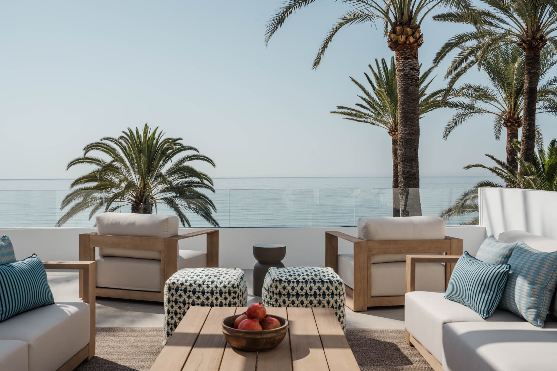 Timeless Beachfront Elegance on Marbella’s Golden Mile Built Size: 314 m² (194 m² interior + 120 m² terraces) Location: