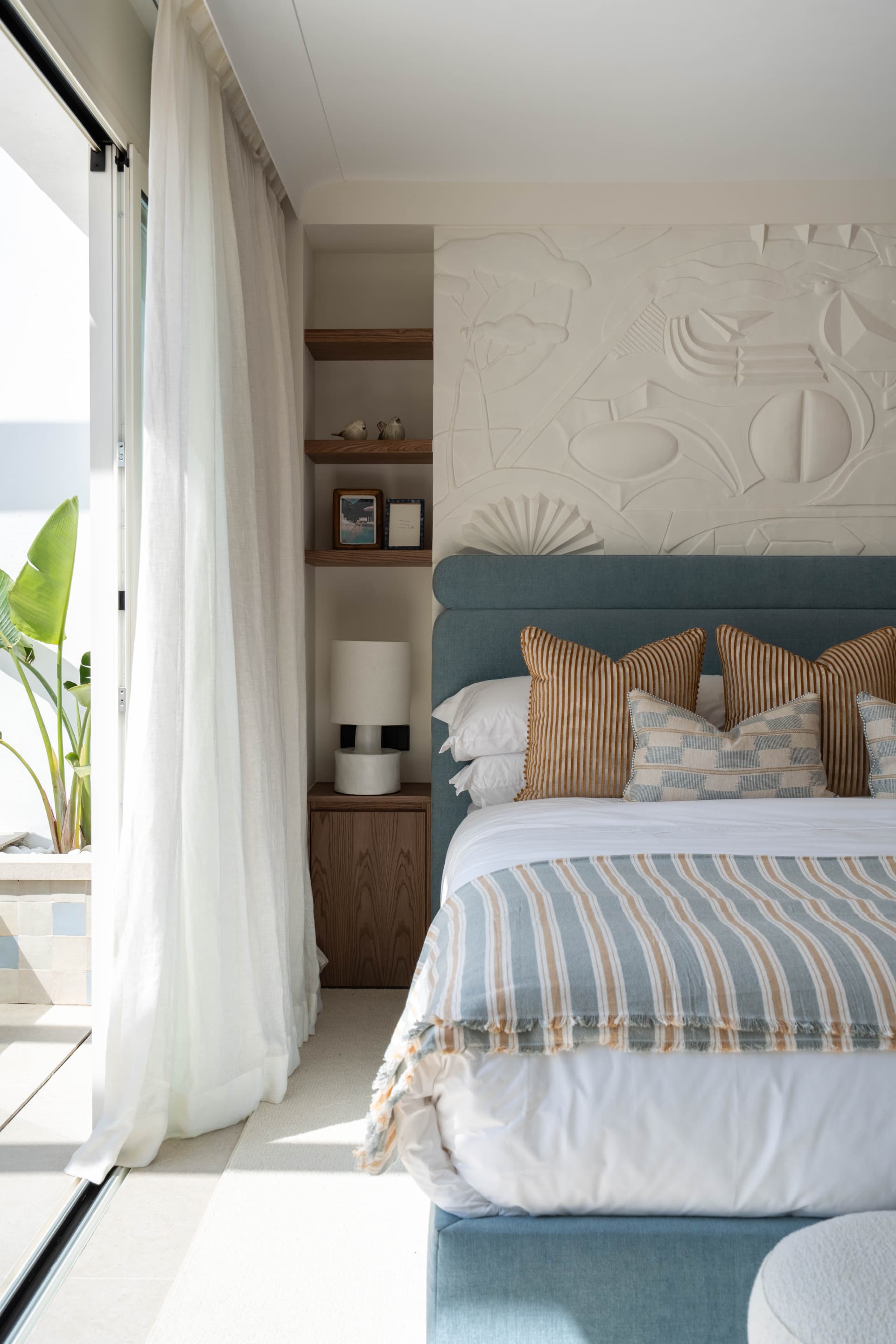 Timeless Beachfront Elegance on Marbella’s Golden Mile Built Size: 314 m² (194 m² interior + 120 m² terraces) Location: