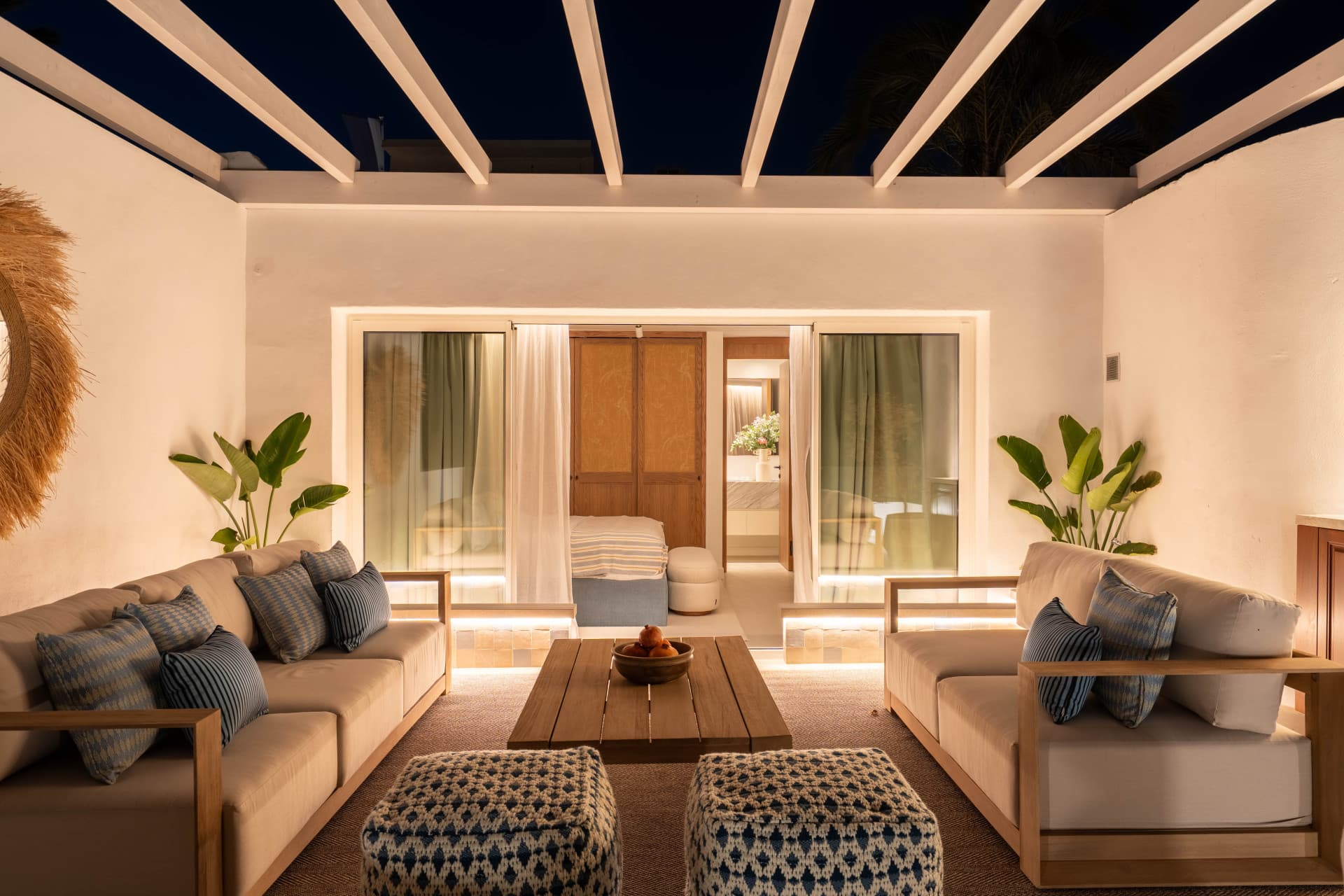 Timeless Beachfront Elegance on Marbella’s Golden Mile Built Size: 314 m² (194 m² interior + 120 m² terraces) Location: