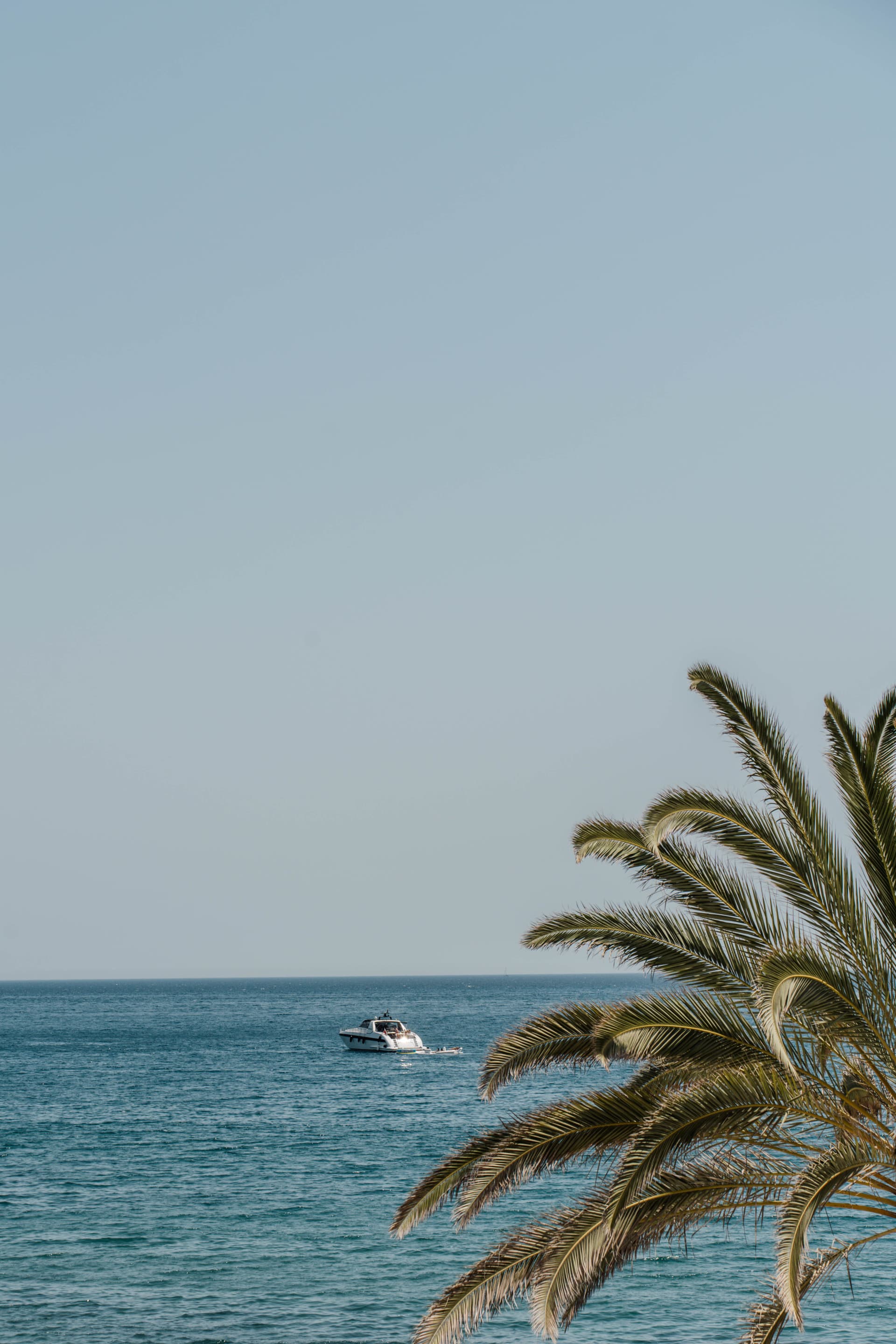 Timeless Beachfront Elegance on Marbella’s Golden Mile Built Size: 314 m² (194 m² interior + 120 m² terraces) Location: