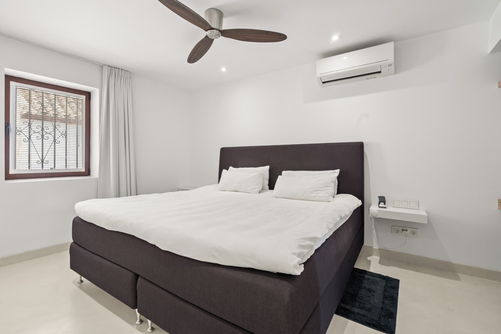 This beautifully renovated townhouse perfectly combines traditional Andalusian character with contemporary design, creat
