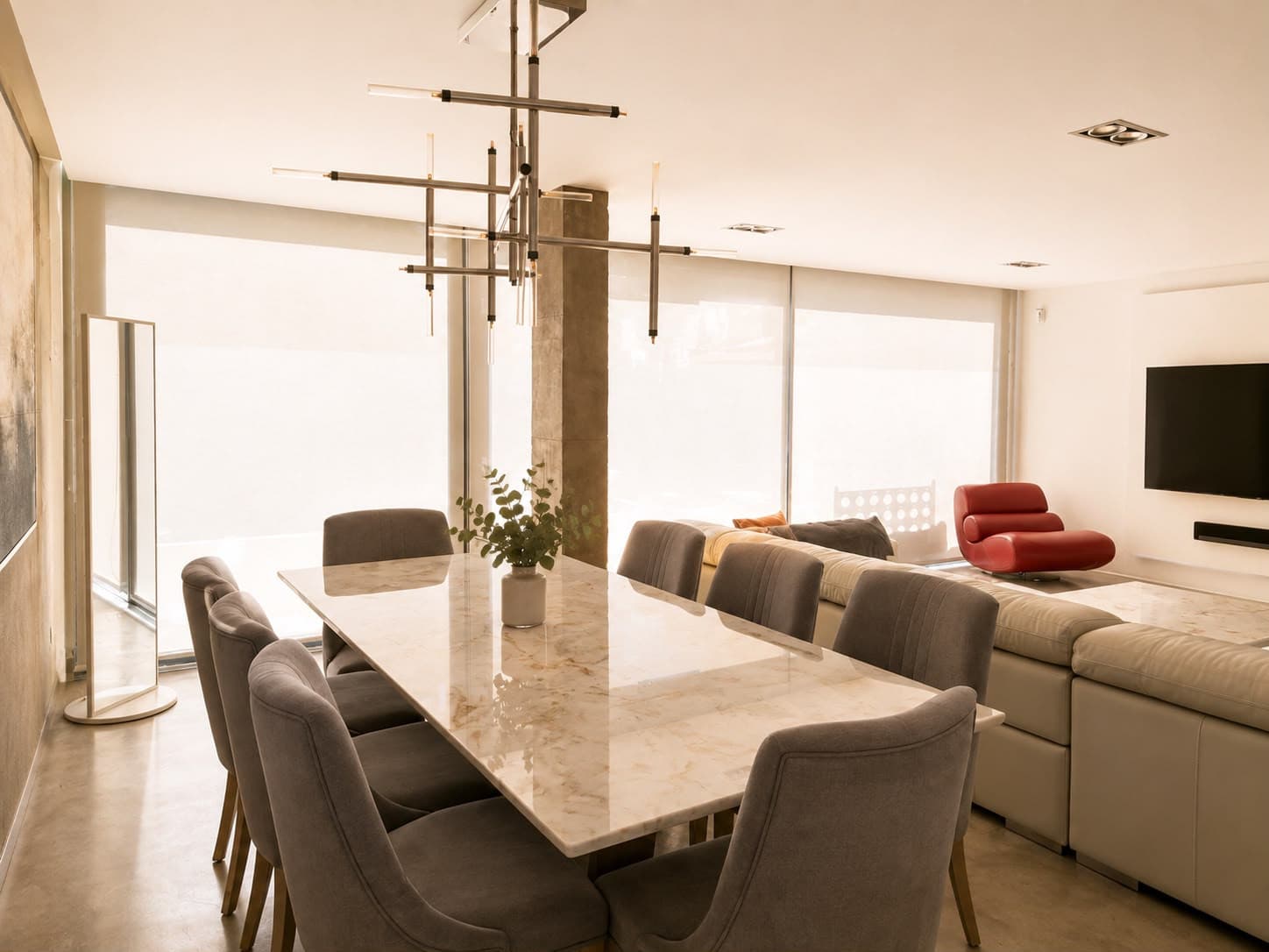 ELEGANT SEMI-DETACHED VILLA WITH PRIVATE POOL NEAR PUERTO BANÚS A newly renovated, contemporary semi-detached villa loca