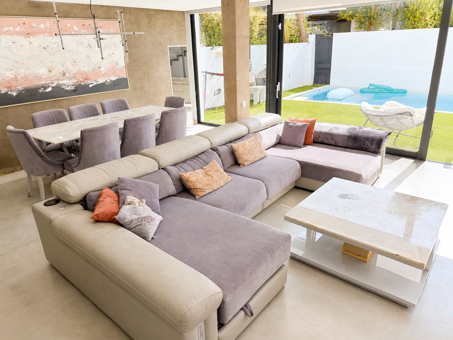 ELEGANT SEMI-DETACHED VILLA WITH PRIVATE POOL NEAR PUERTO BANÚS A newly renovated, contemporary semi-detached villa loca